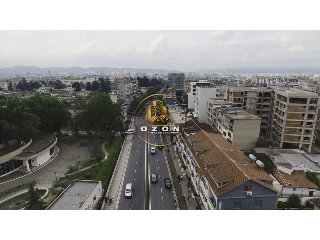 SHITEN 4 POSTE PARKIMI TEK AMERICAN 2, RRUGA E DIBRES!