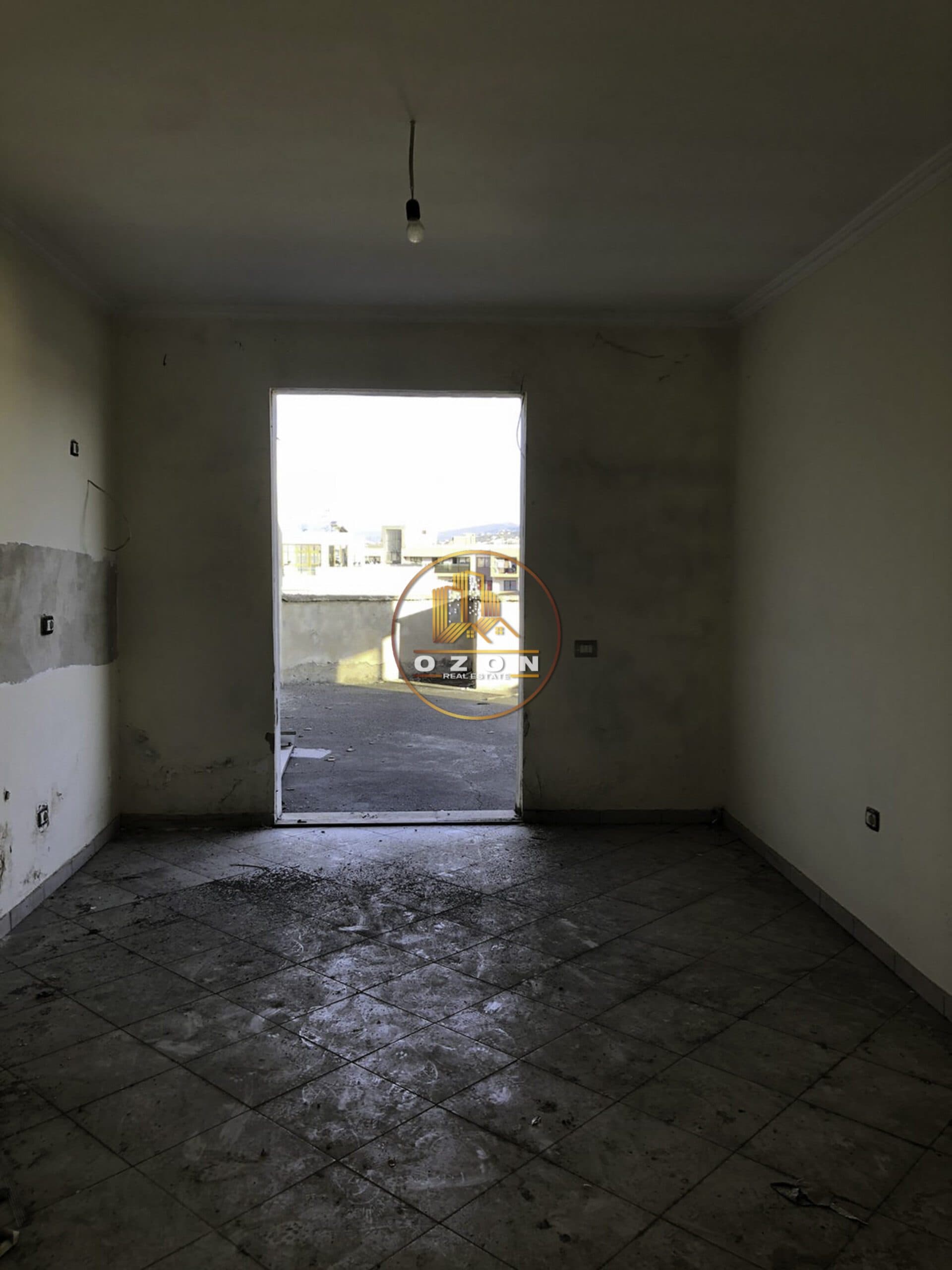 Shitet apartament 2+1 papafingo me hipoteke . Adresa : Astiri 3