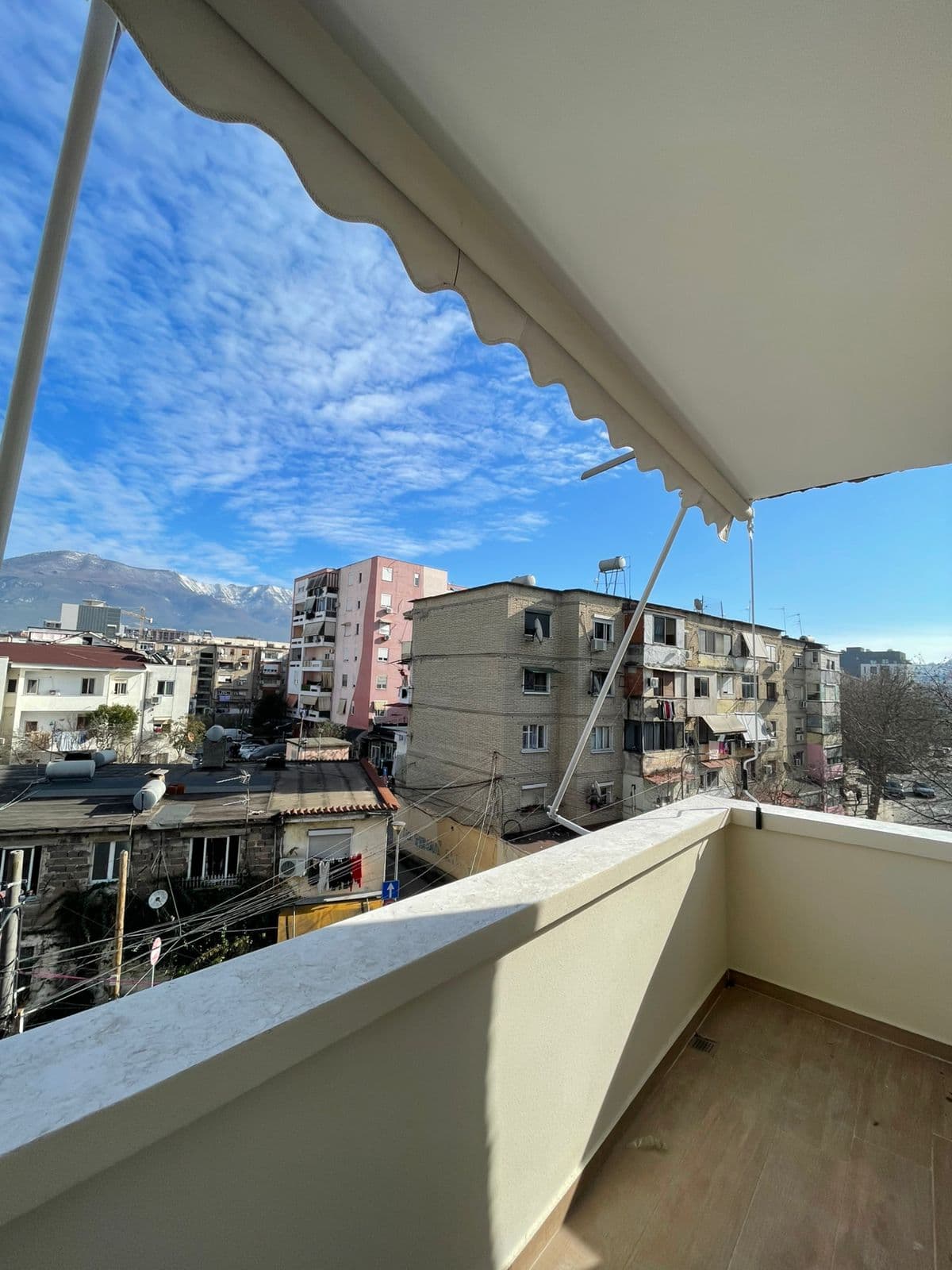 Apartament per qira ne Ali Dem ( prane shkolles Kushtrimi i Lirise ) ! 3