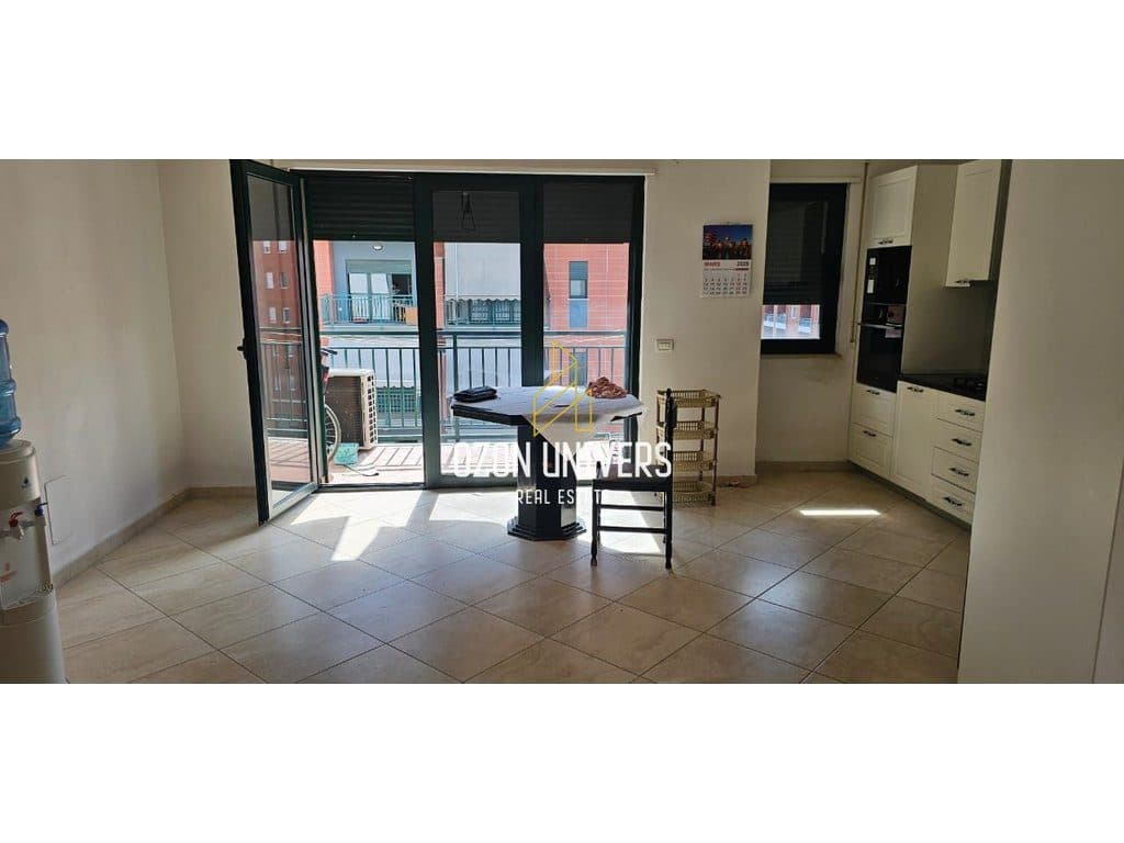 Apartament 3+1 Për Qira tek Green City Residence 2