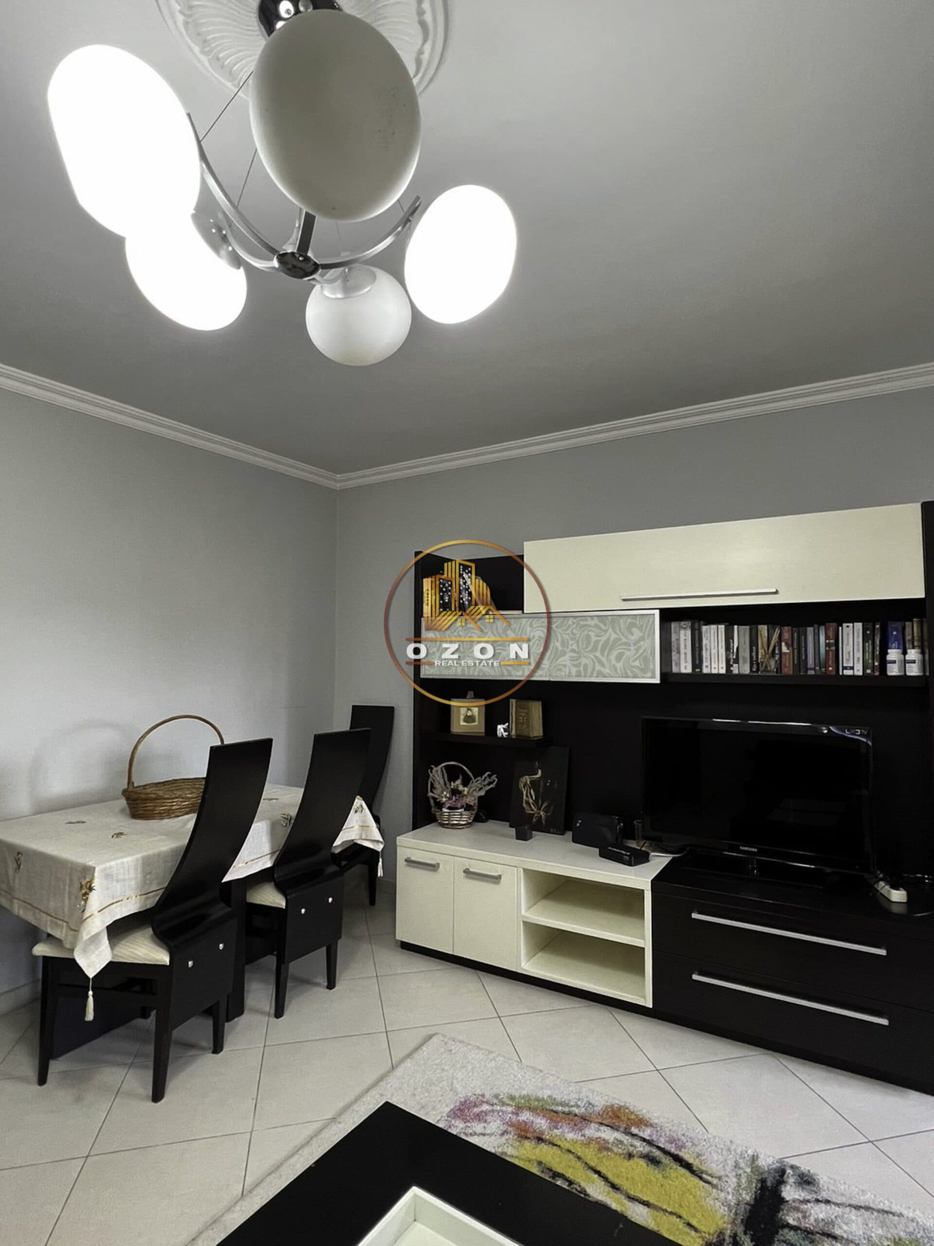 RRUGA E KAVAJES !! JEPET ME QERA APARTAMENT 3+1 .