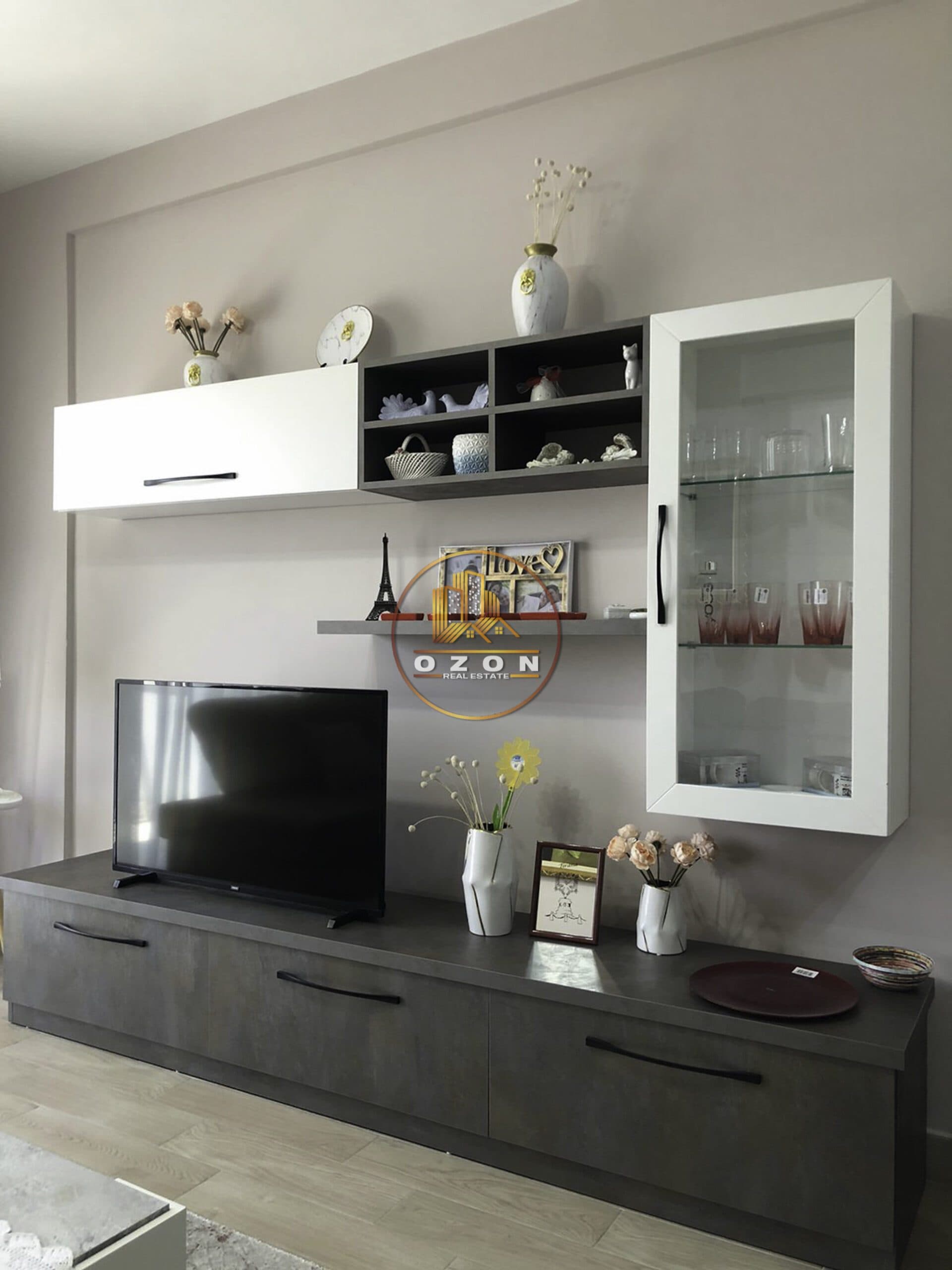 APARTAMENT 1+1 ME QERA TEK 21 DHJETORI !