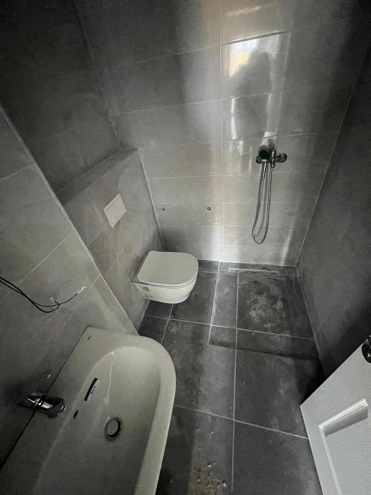 JEPET ME QIRA APARTAMENT 2+1, TEK KOMPLEKSI ASL, RRUGA KONGRESI I MANASTIRIT! 2