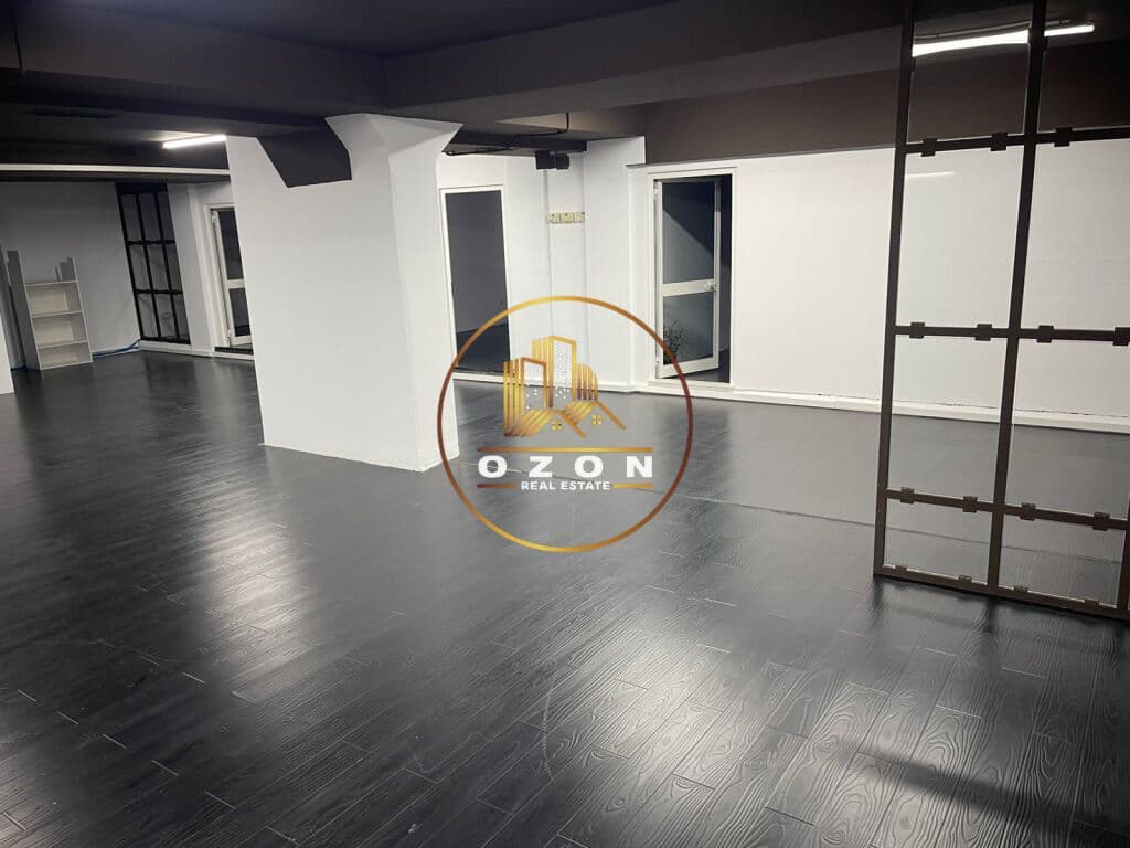 Ambient per Shitje 350m2, Sheshi Willson Tirane!