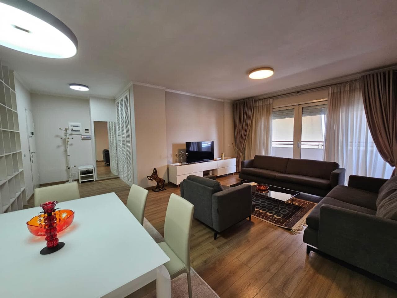 Apartament per shitje 2+1 prane Liqenit te Tiranes ! 3