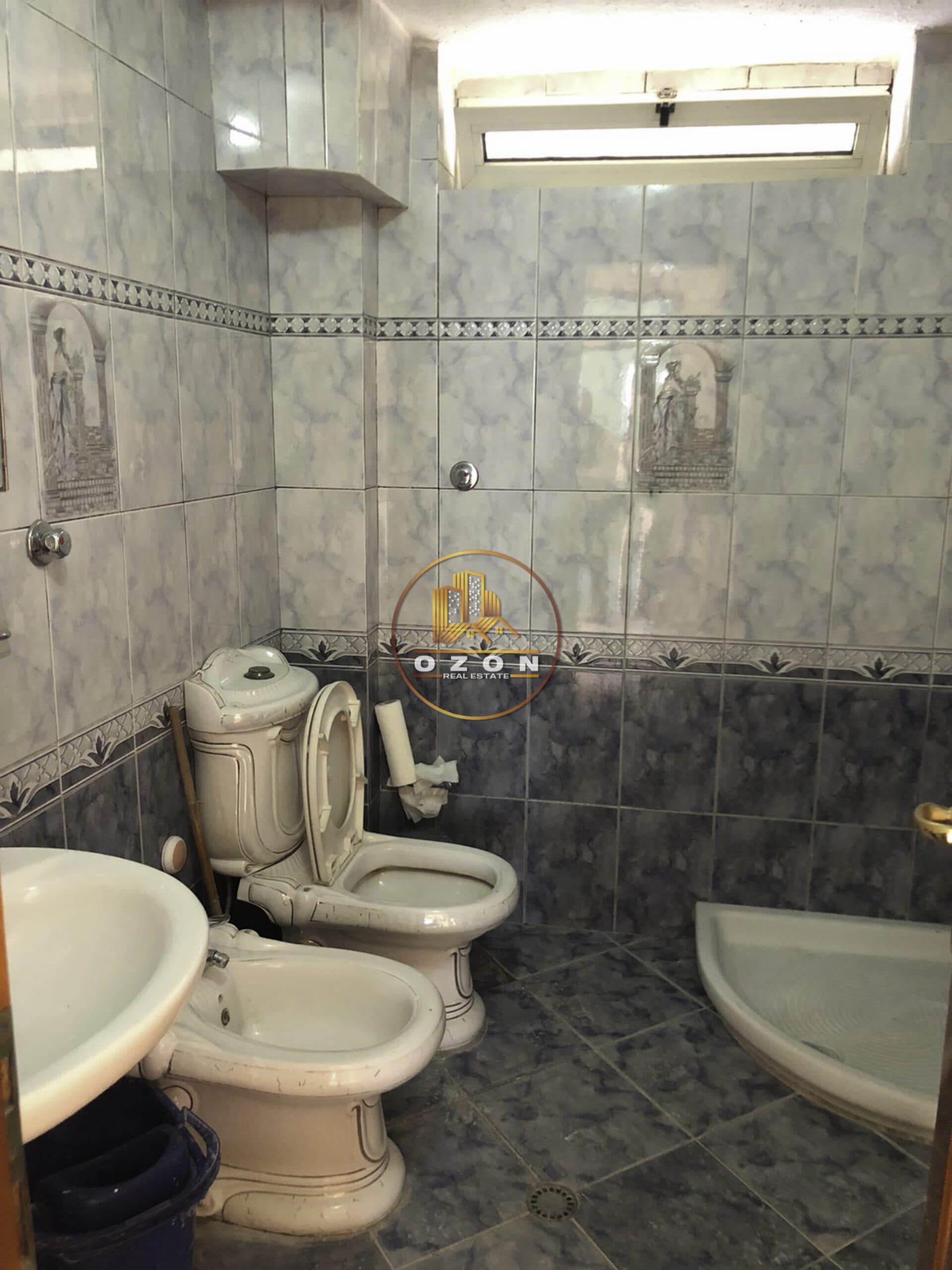 AMBIENT BIZNESI ME QERA 120 M2 , 21 DHJETORI !