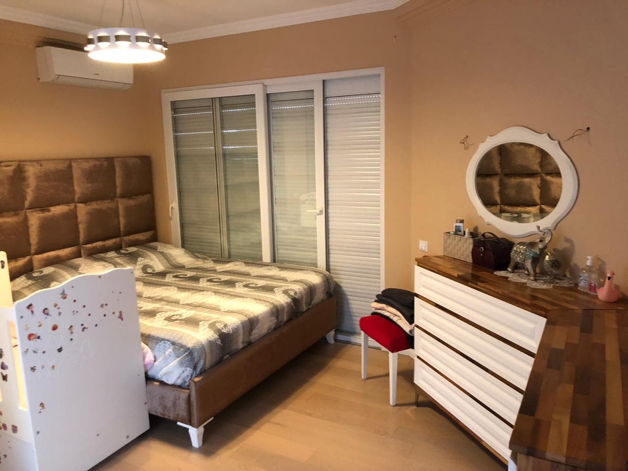 SHITET APARTAMENT 2+1+2+Garazh TEK KODRA E DIELLIT ! 4