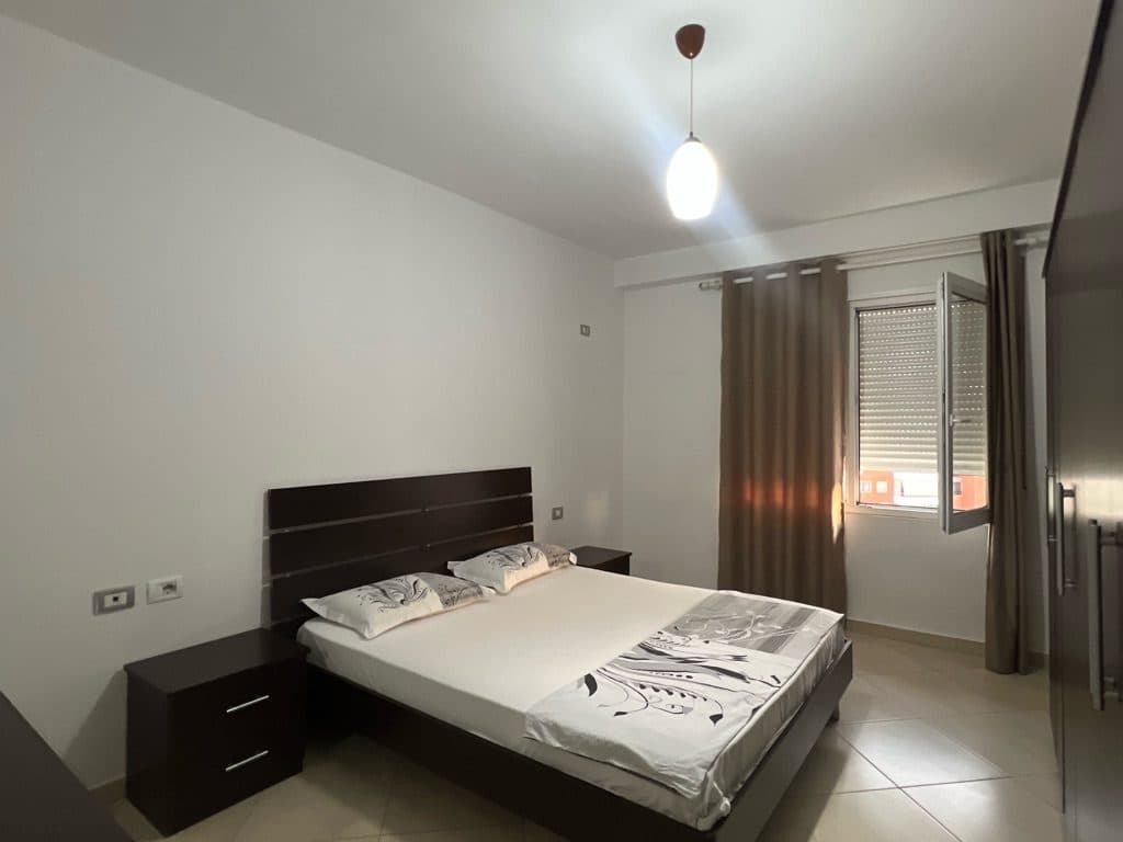 JEPET ME QERA APARTAMENT 1+1 TEK XHAMIA, KOPSHTI BOTANIK! 4
