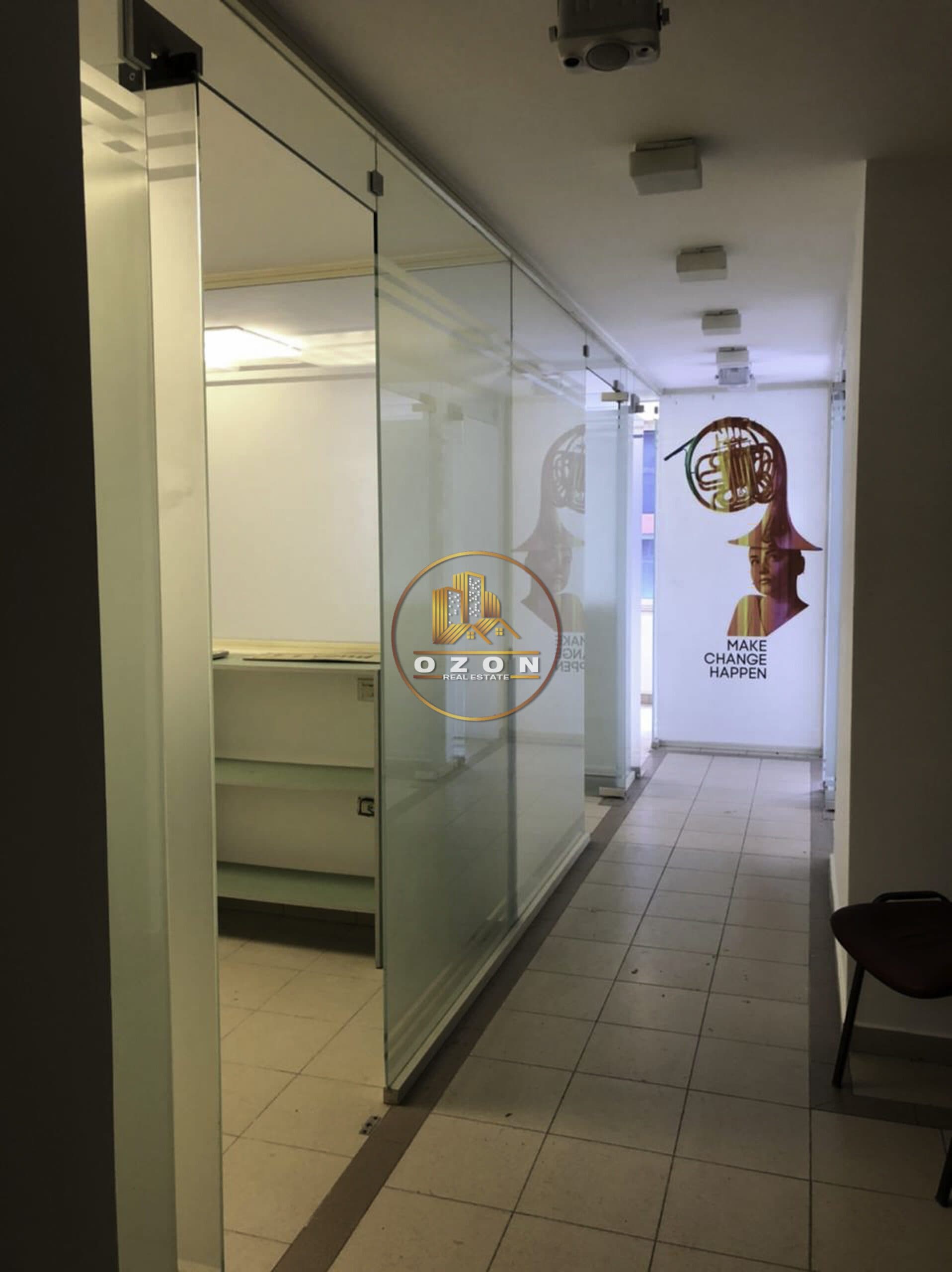 Jepet me qera ambient biznesi 120 m2 , Adresa : Blloku,Tirane