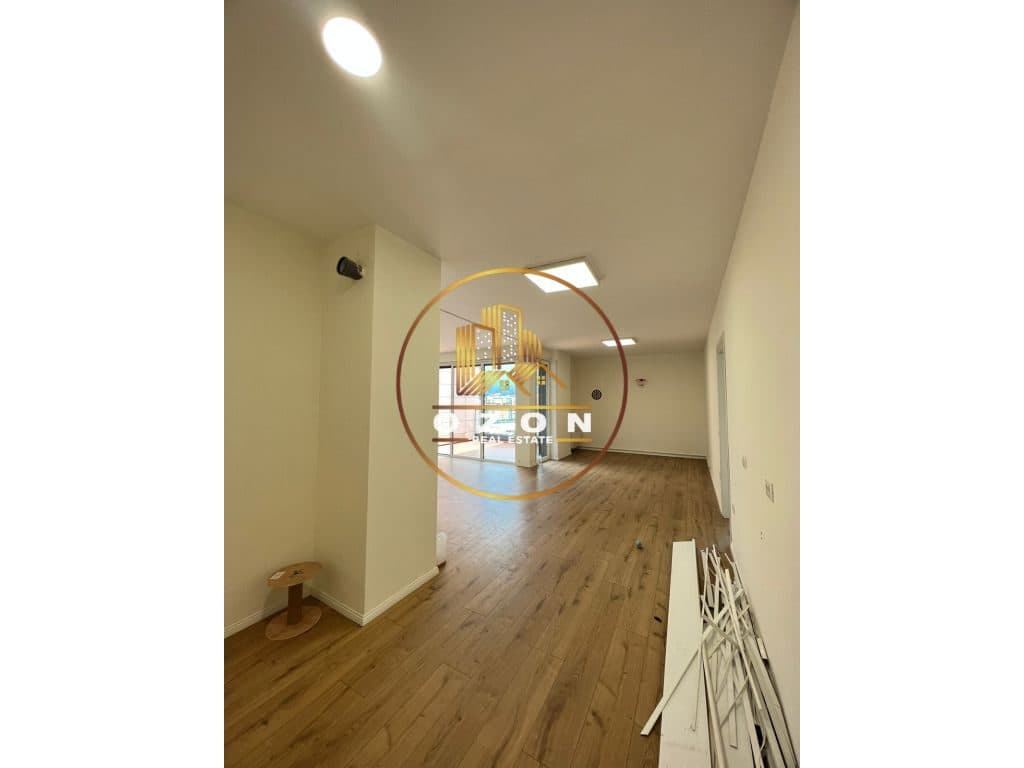 AMBIENT BIZNESI ME QERA 180 M2 , KOMPLEKSI OLIMPIK ! 2