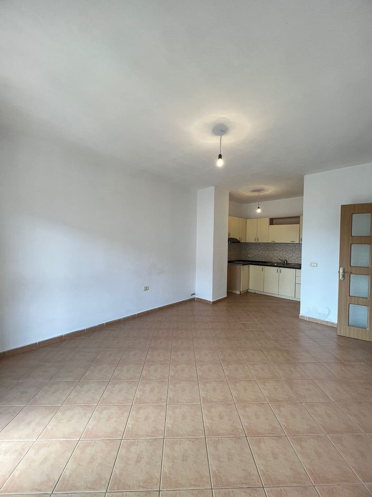 JEPEN ME QERA 2 APARTAMENTE 1+1 , BOSH , PRANE VILA L , ASTIR!