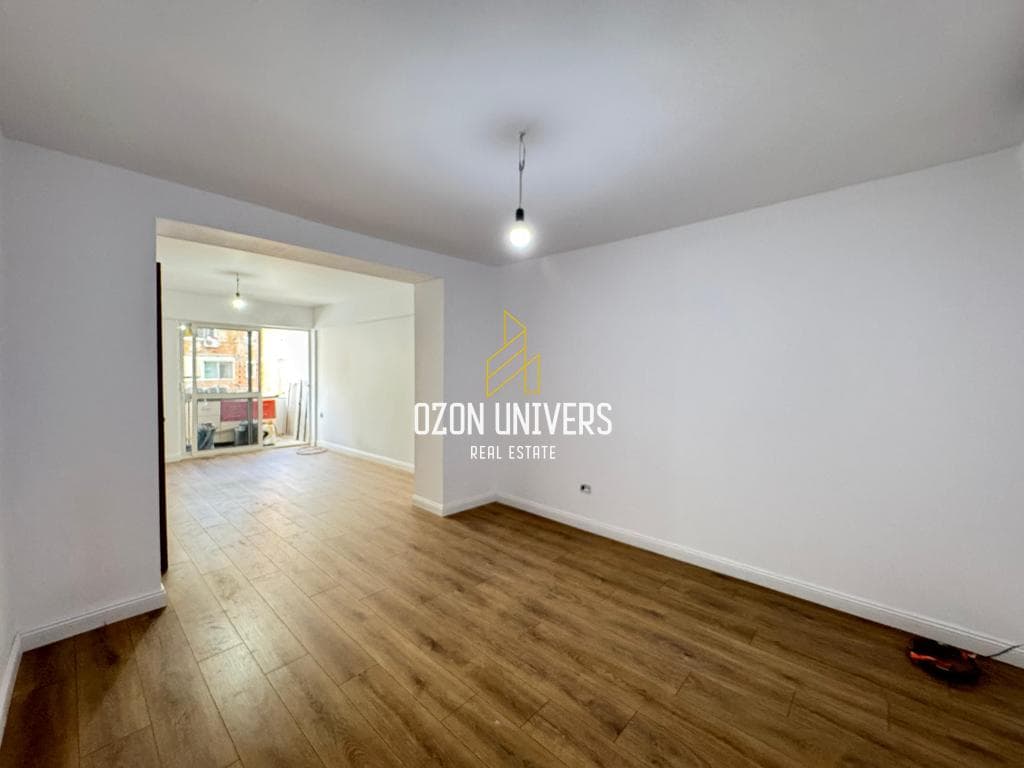 Ambient biznesi për qira në zemër të Bllokut – i përshtatshëm për zyra! 3