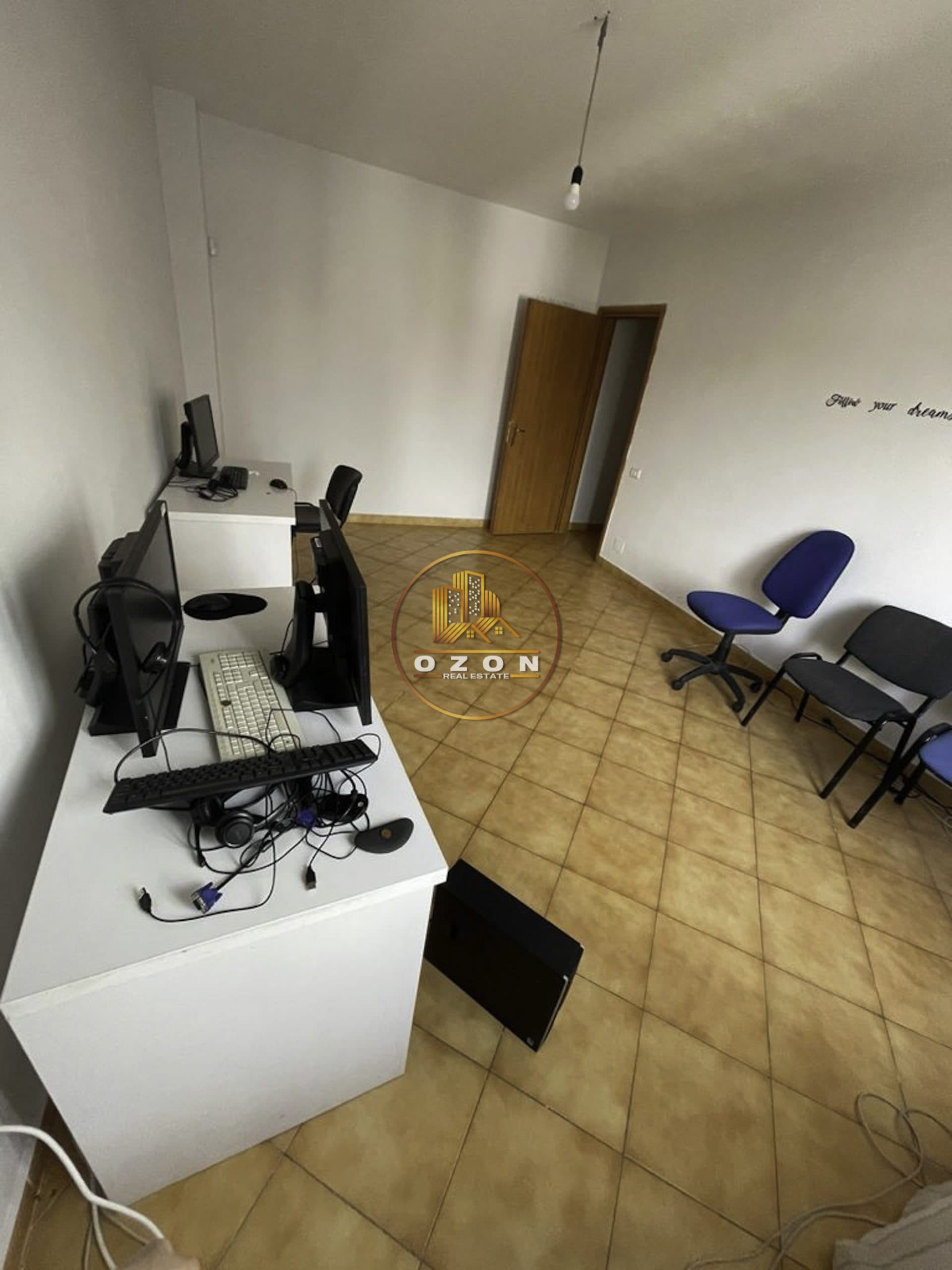 JEPET ME QERA APARTAMENT 2+1 PER ZYRA PRANE UET ! 3