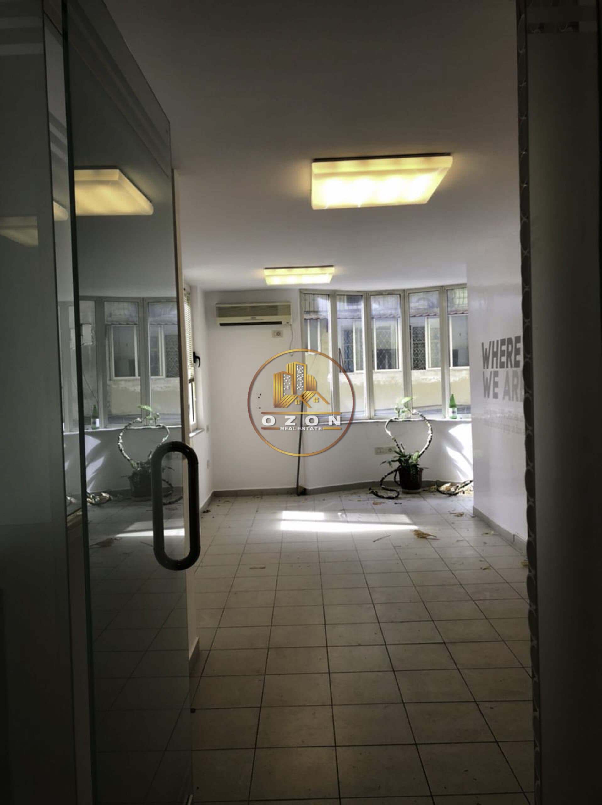 Jepet me qera ambient biznesi 120 m2 , Adresa : Blloku,Tirane