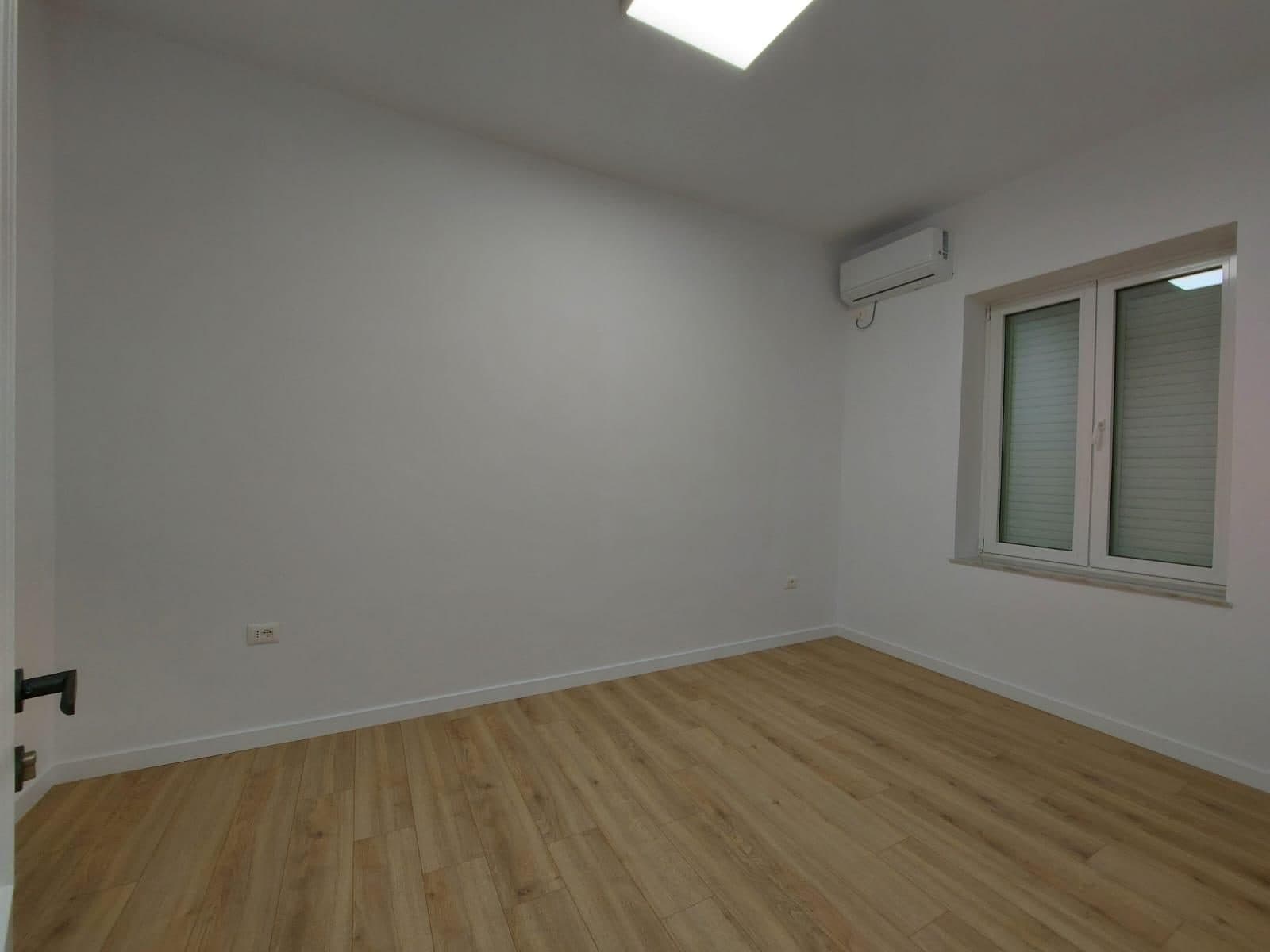 Apartament 2+1 Me Qira Tek Shallvaret! 3
