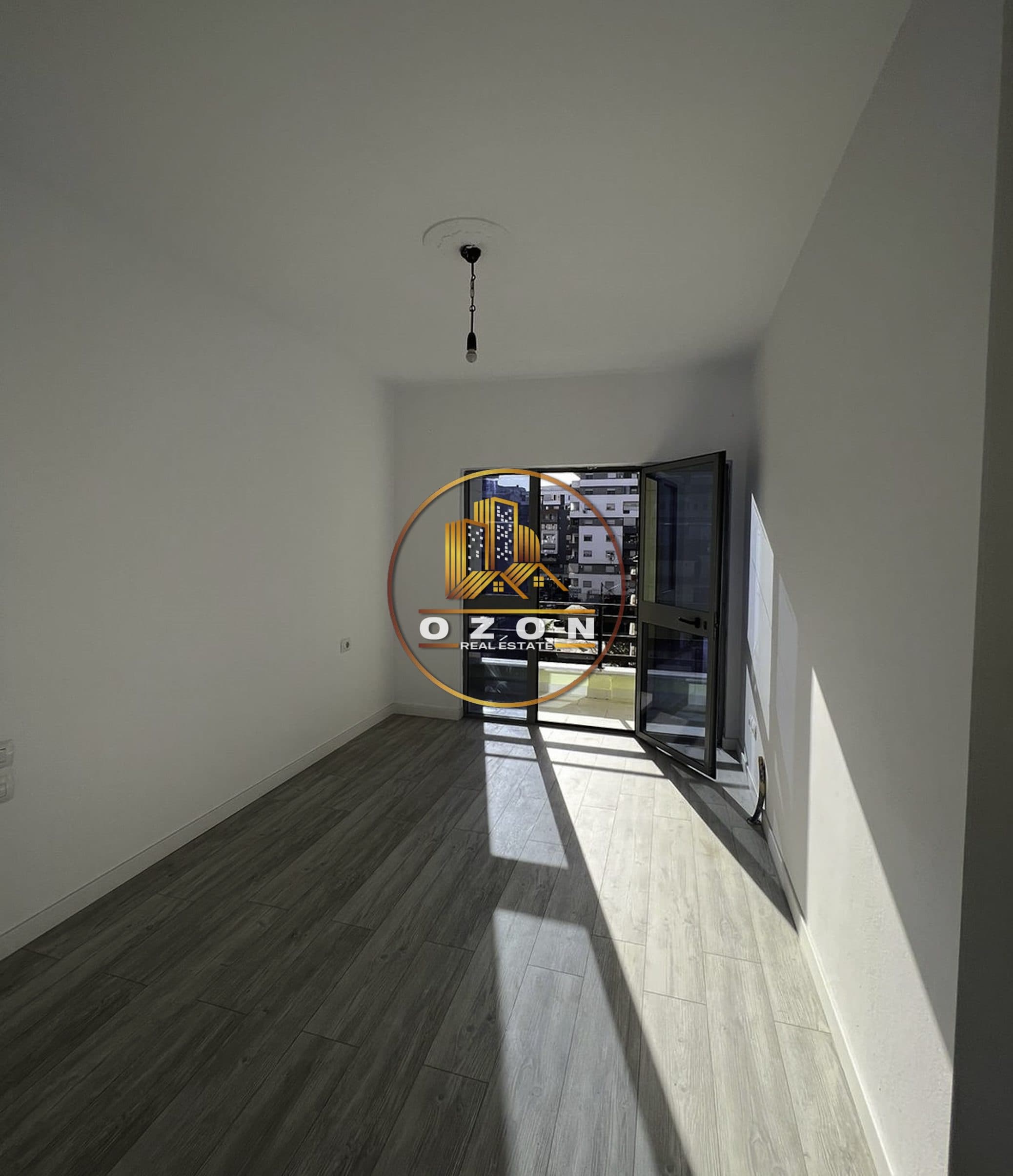 SHITET APARTAMENT 1+1 TEK UNAZA E RE ASTIR, PRANE BOHEMIT! 4