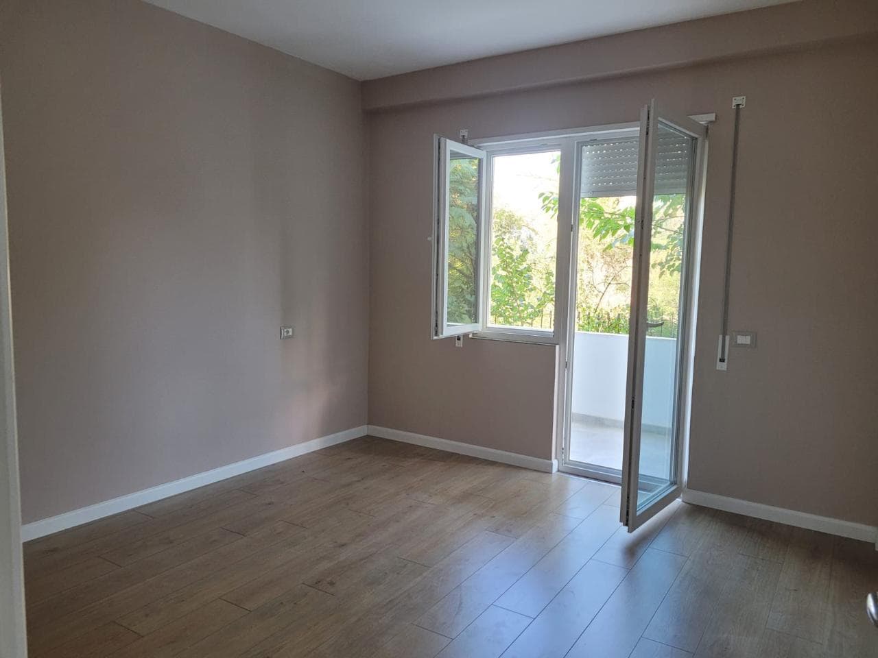 Apartament 1+1 për Qira pranë Kopshtit Botanik 2