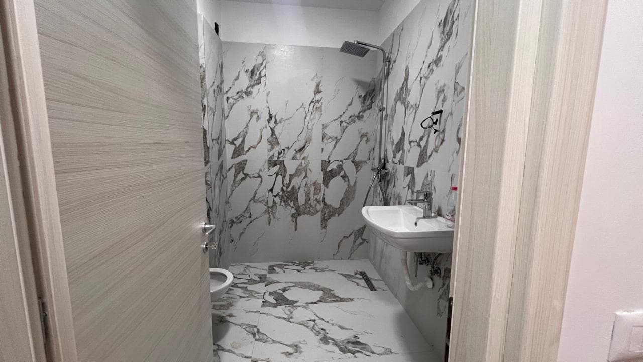 Apartament 1+1 me Qira në rrugën Myslym Shyri! 4