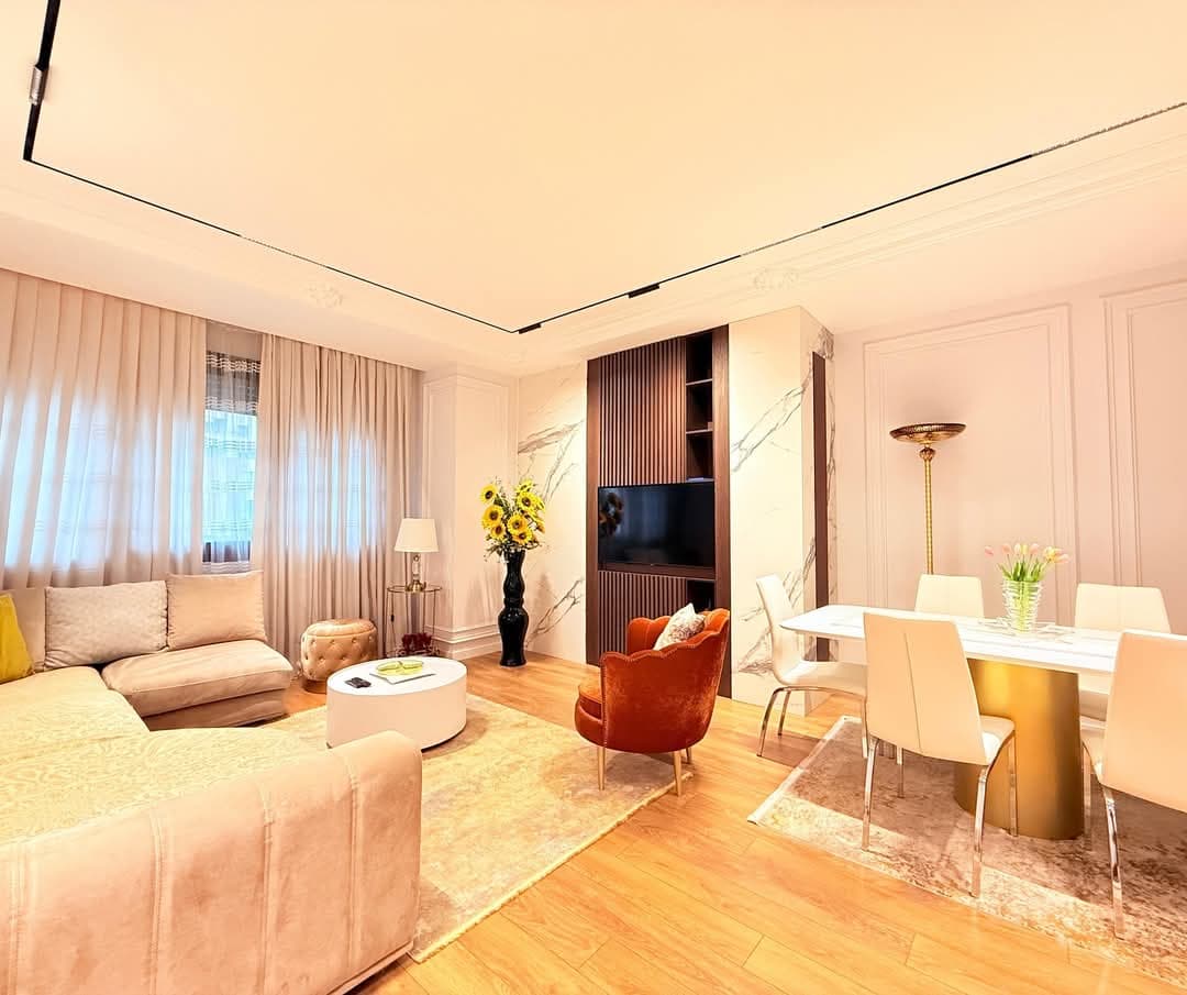 Apartament Luksoz 2+1+2 me Qira pranë Qendrës – Rruga e Barrikadave 3