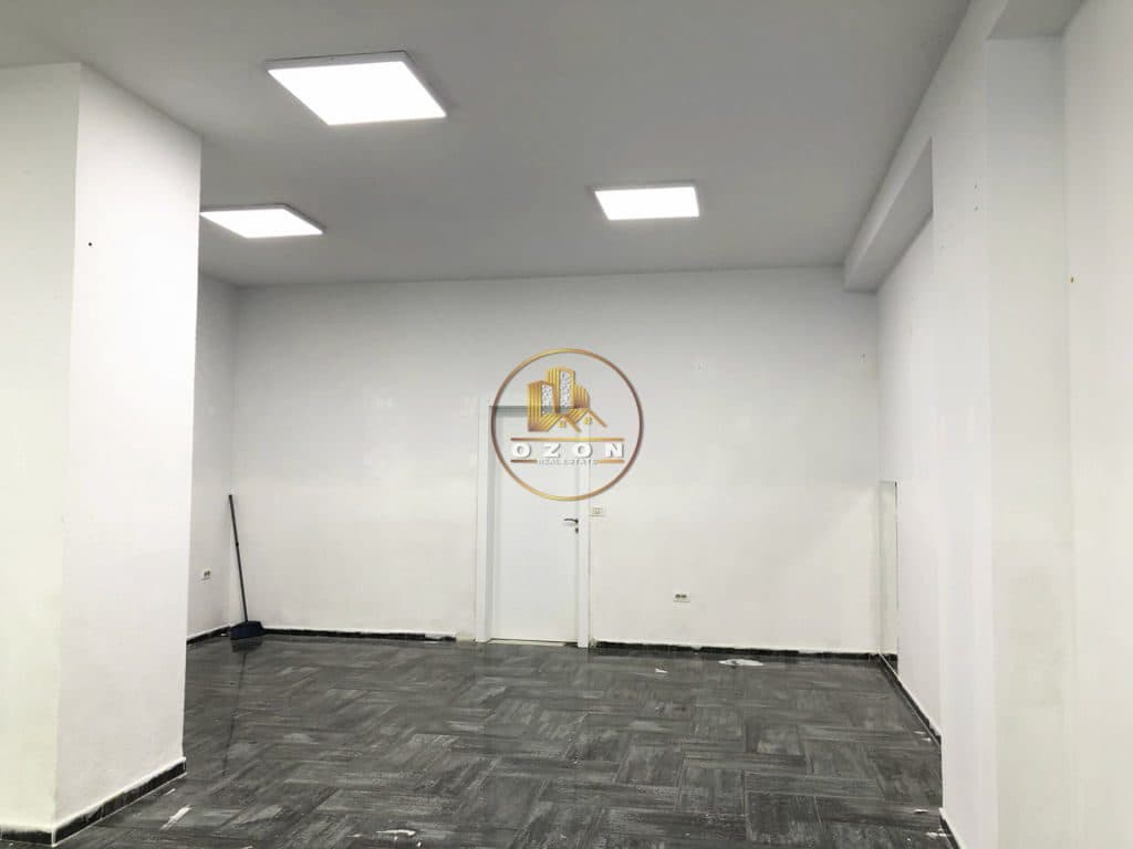 QERA!! AMBIENT BIZNESI 62 M2 , RRUGA HIM KOLLI!