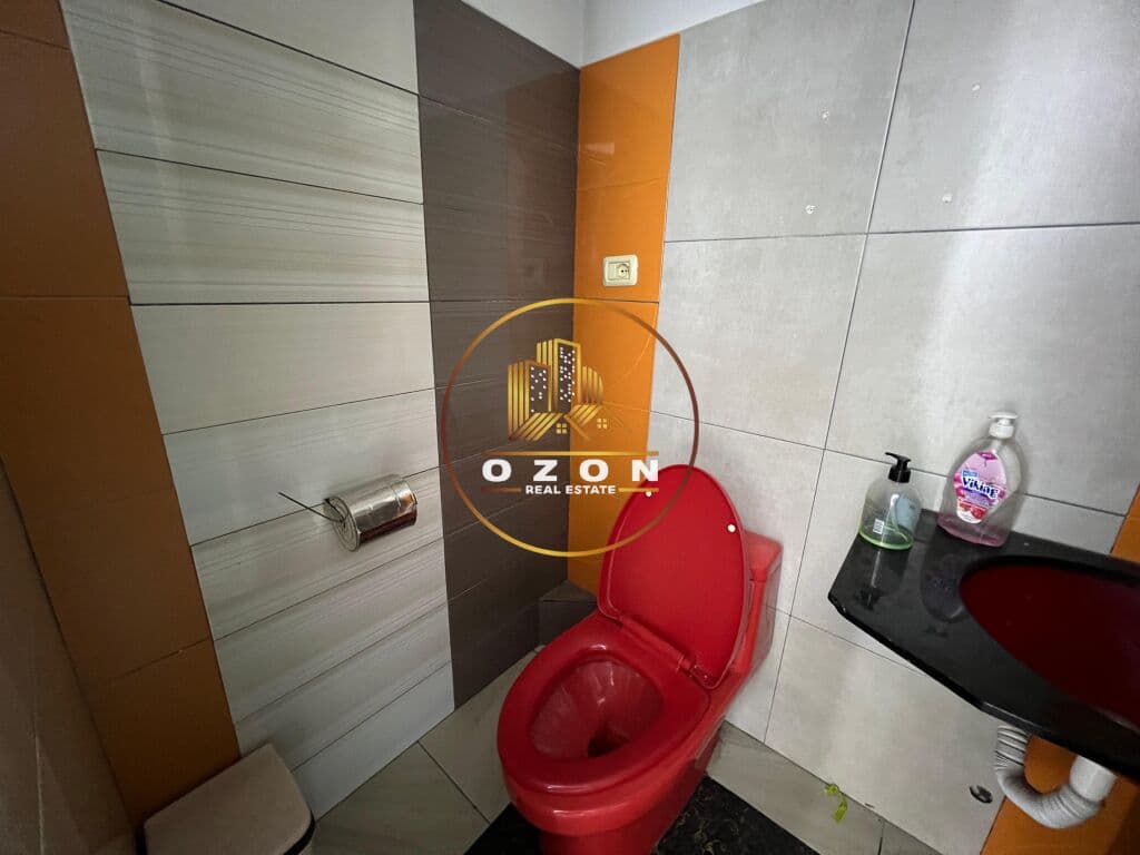 Jepet me qera ambient biznesi ( duplex ) pranë Vasil Shantos! 2