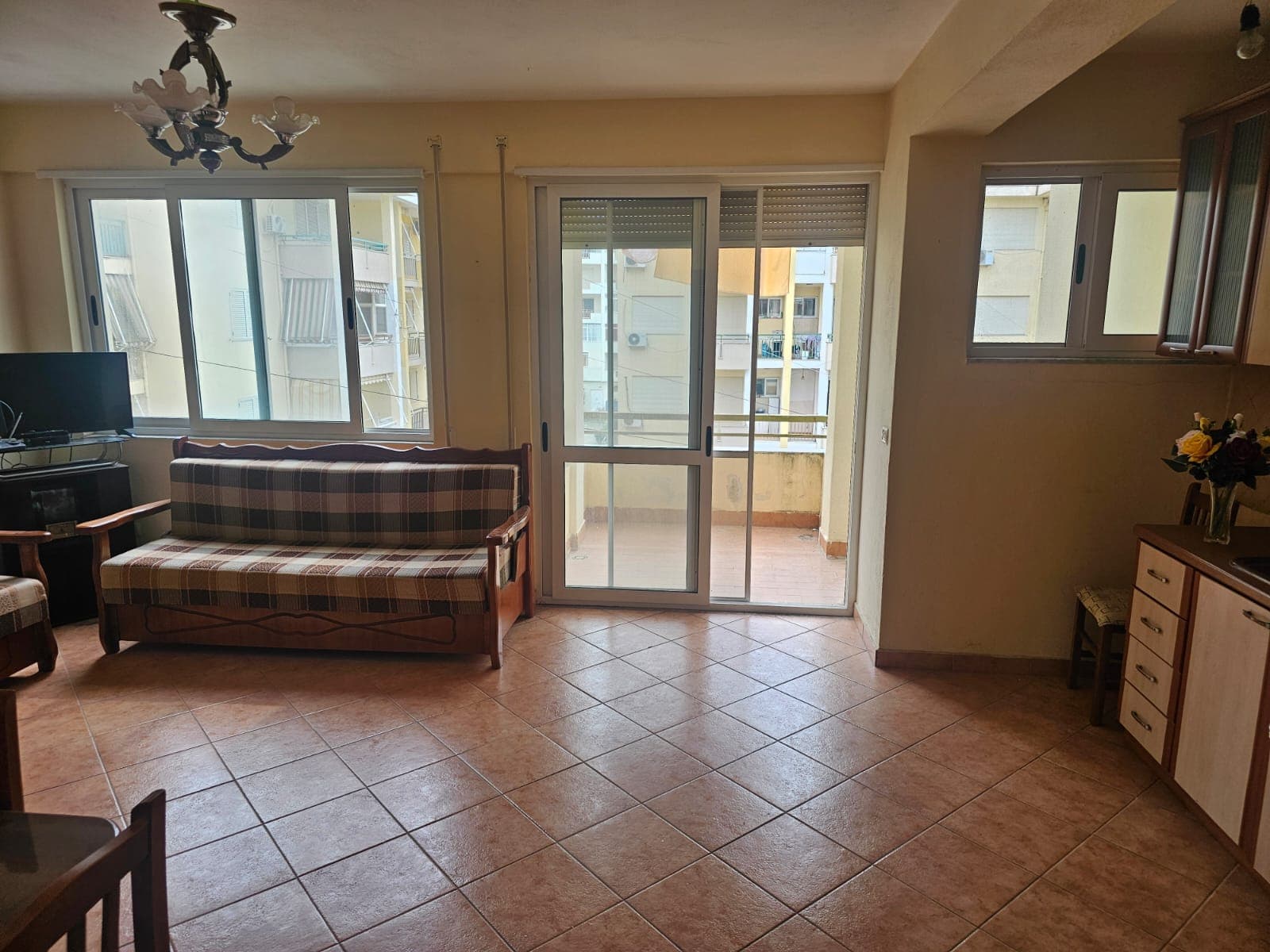 Shitet Apartament 1+1 në Mali i Robit, Golem 3
