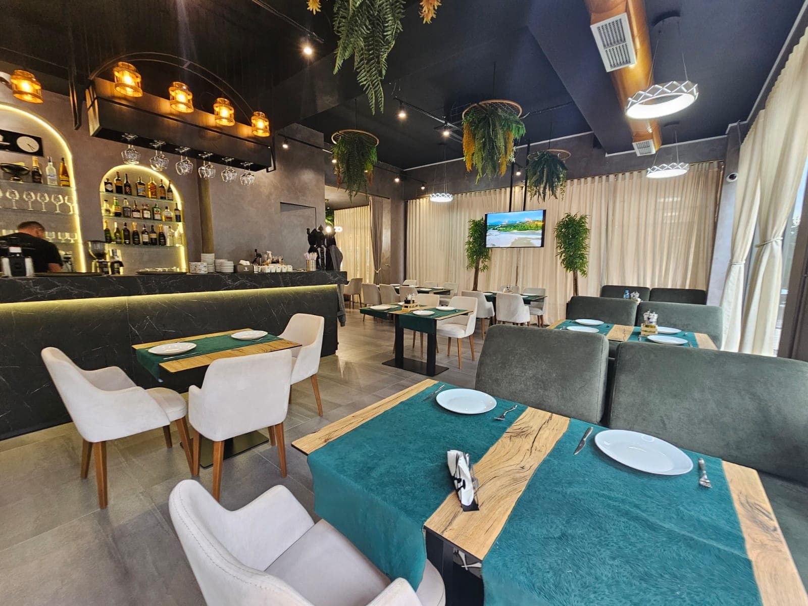 Shitet Biznesi Restorant tek Rezidenca Tower Bridge 3 Kinostudio! 2