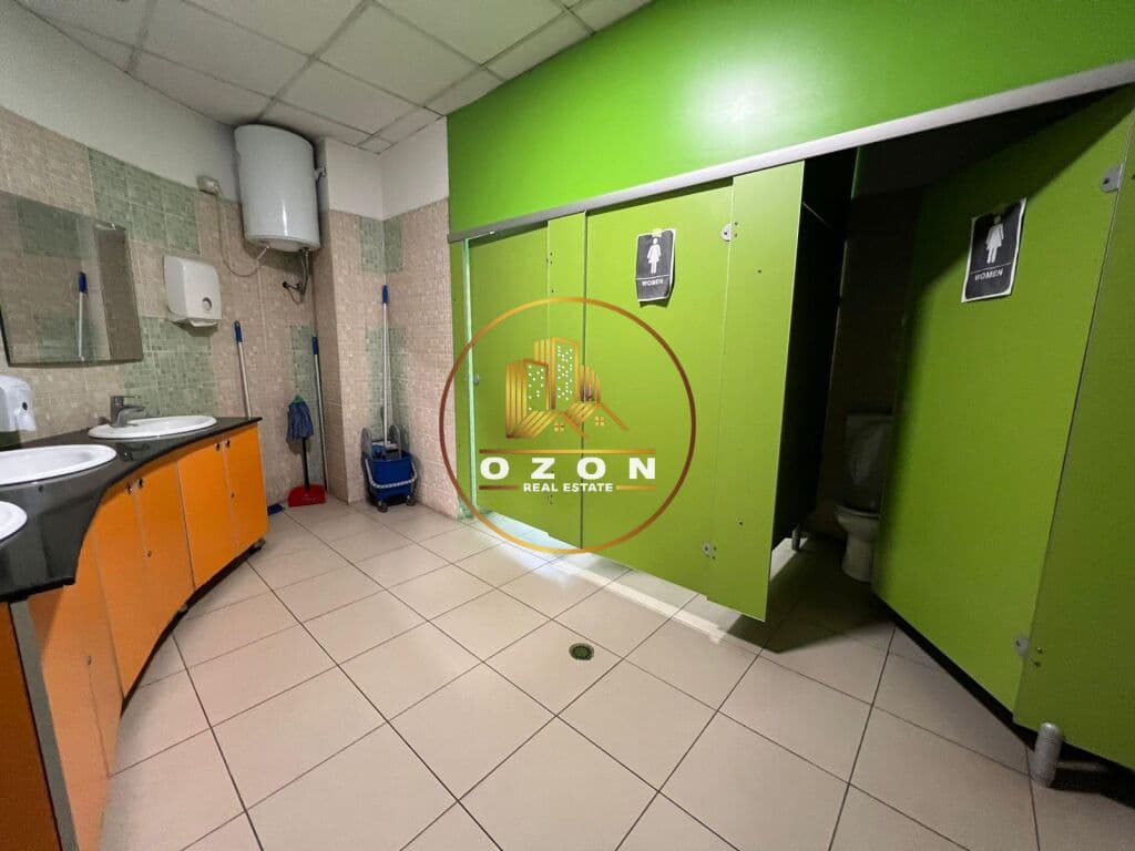 Ambient Biznesi shumëfunksional me Qira në Bllok! 4