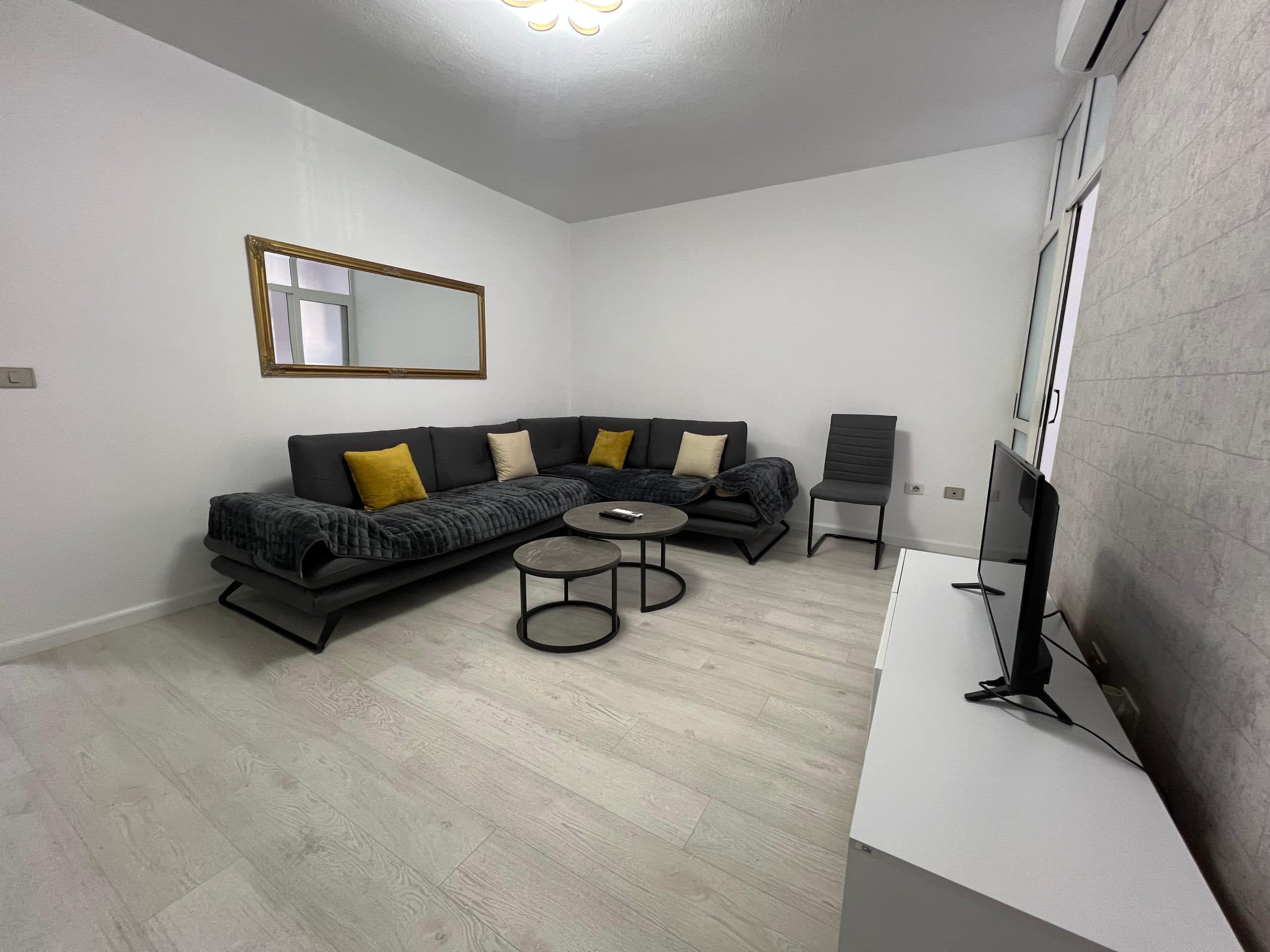 Apartament Me Qira 1+1 Tek Komuna e Parisit! 3
