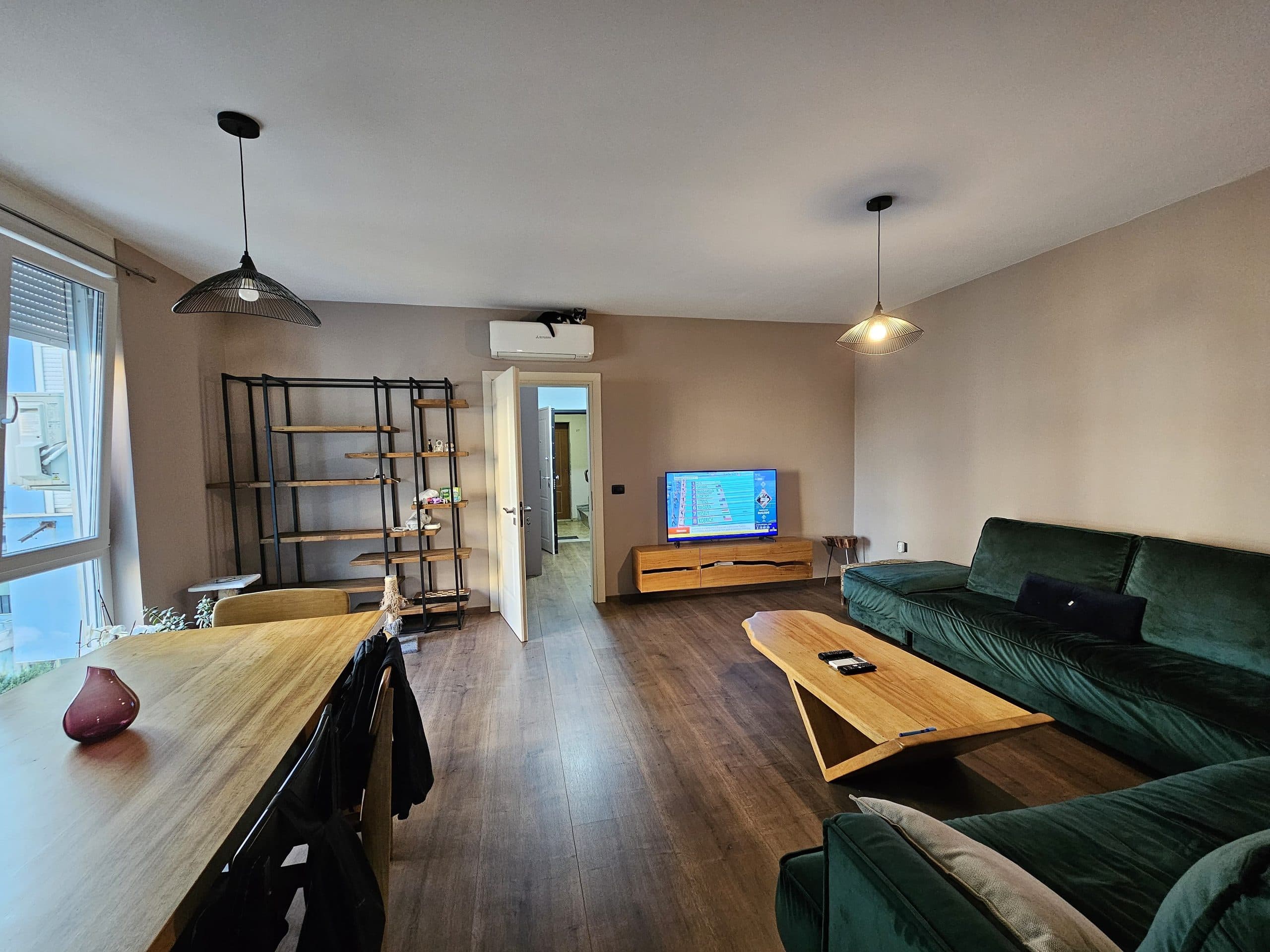 Apartament 2+1+2 me Post Parkimi për qira tek Ish Ekspozita !