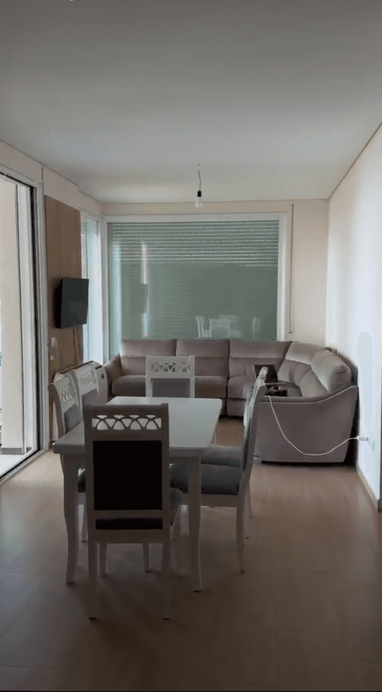 Apartament 2+1 me parkim për shitje, në Dhërmi!