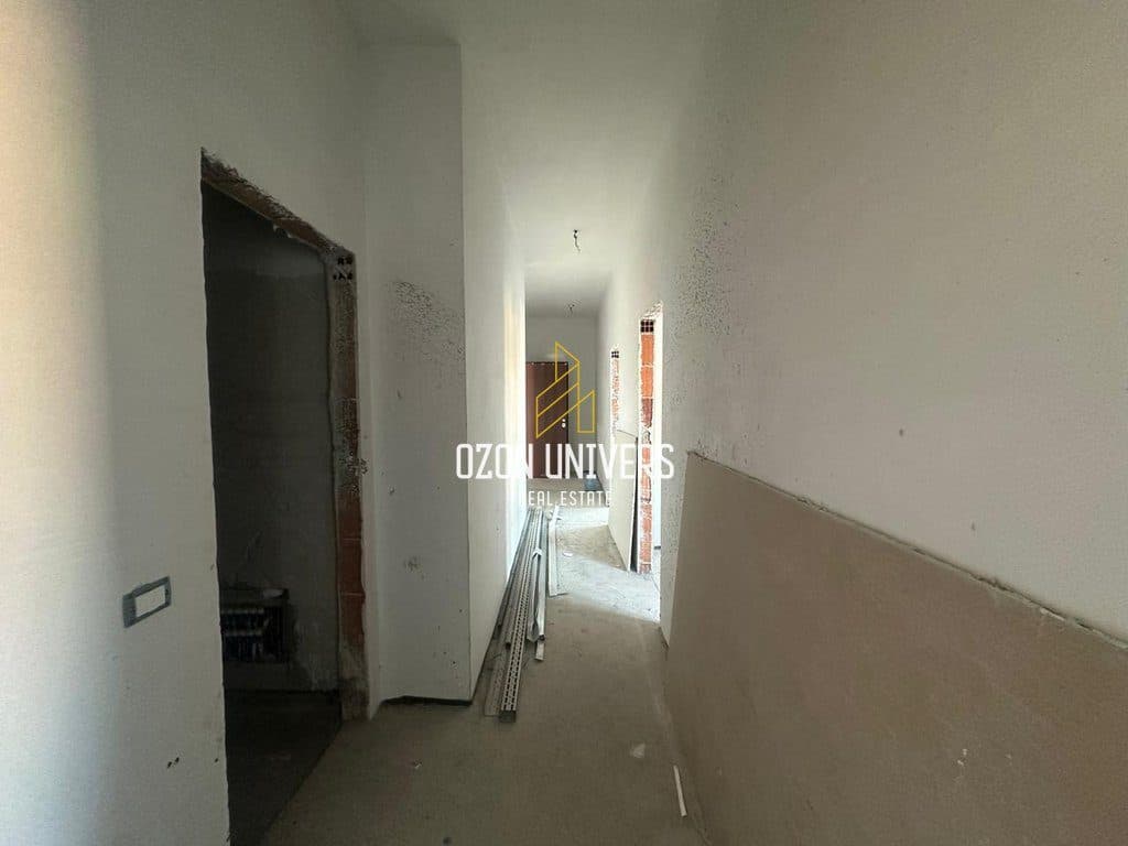 Apartament 2+1+verandë për shitje në Don Bosko! 4