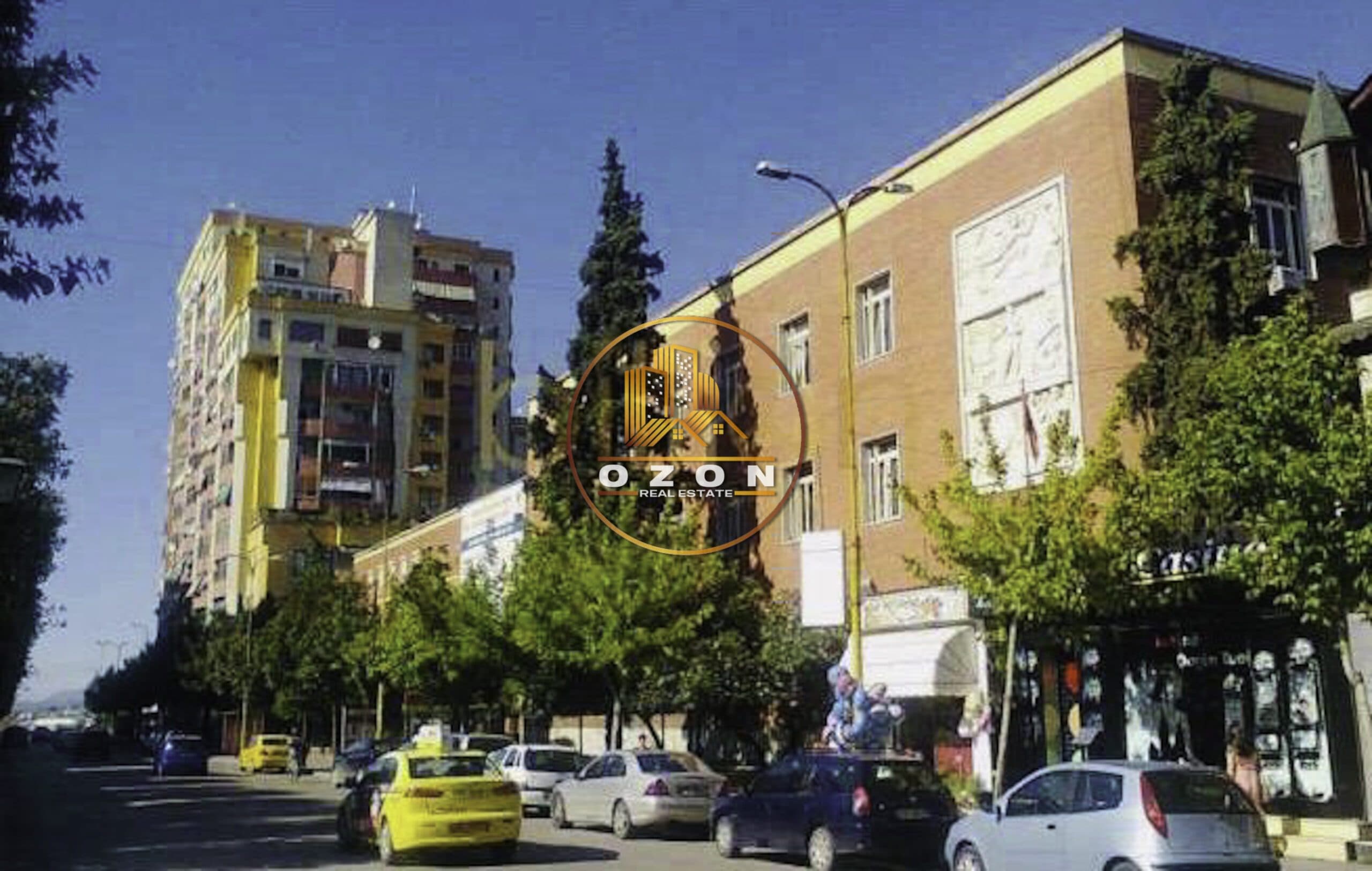 JEPET ME QERA AMBIENT BIZNESI TEK RRUGA E BARRIKADAVE!