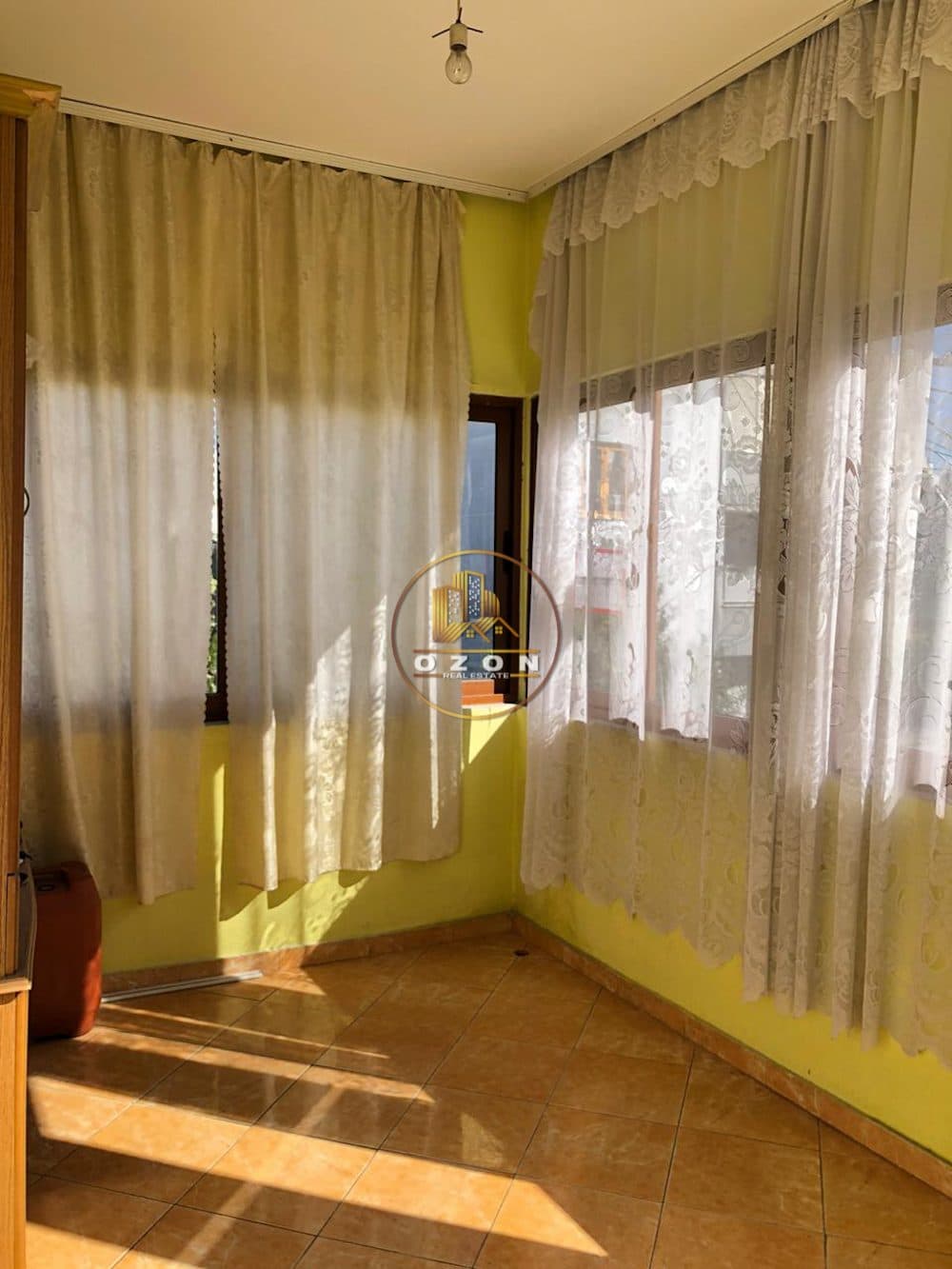 Super apartament ne shitje , 2+1 me hipoteke . Adresa : Don Bosko. 3