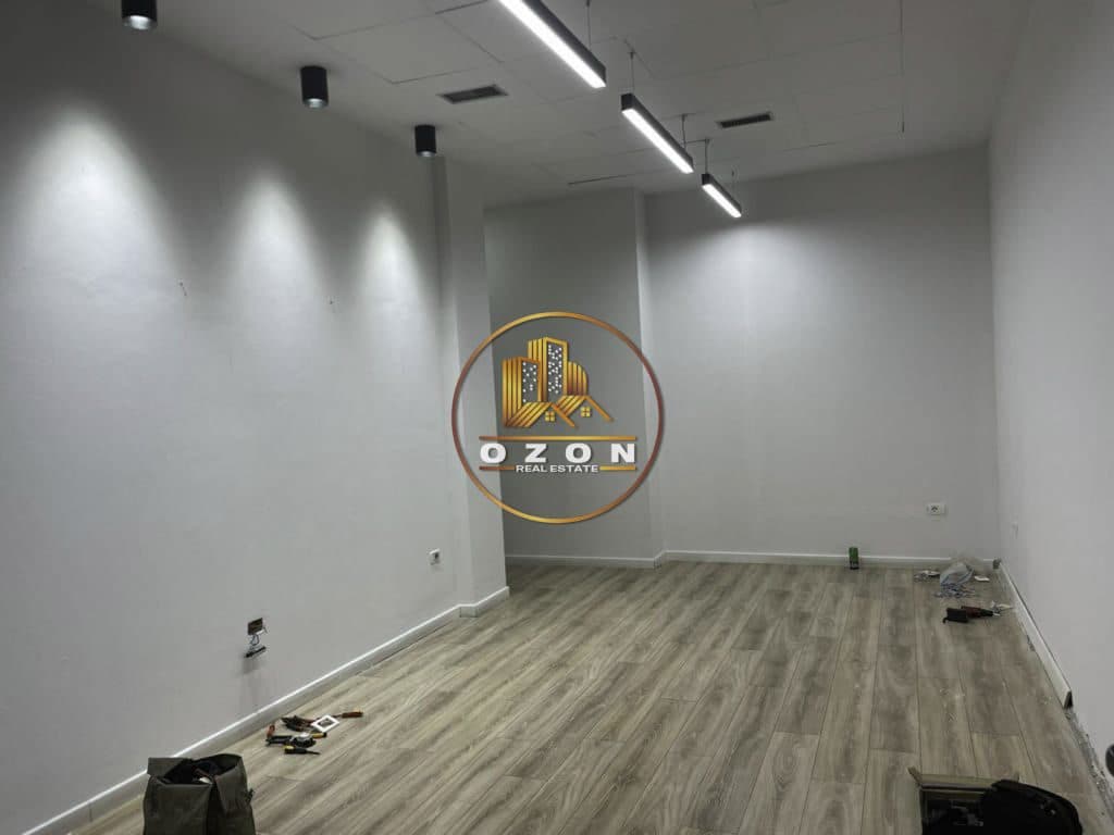 AMBIENT BIZNESI ME QERA TEK QENDRA CONDOR , RRUGA E KAVAJES !! 300 EURO 2