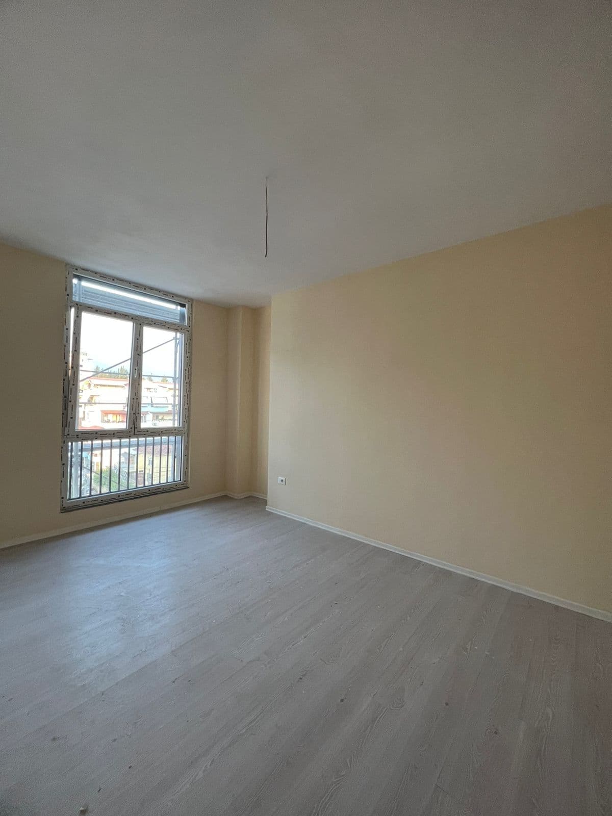 JEPET ME QERA APARTAMENT 1+1 PER BANIM OSE BIZNES TEK TREGU ELEKTRIK ! 3