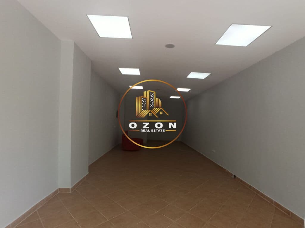 Ambjent Biznesi Me Qira Tek Rruga e Kavajës!