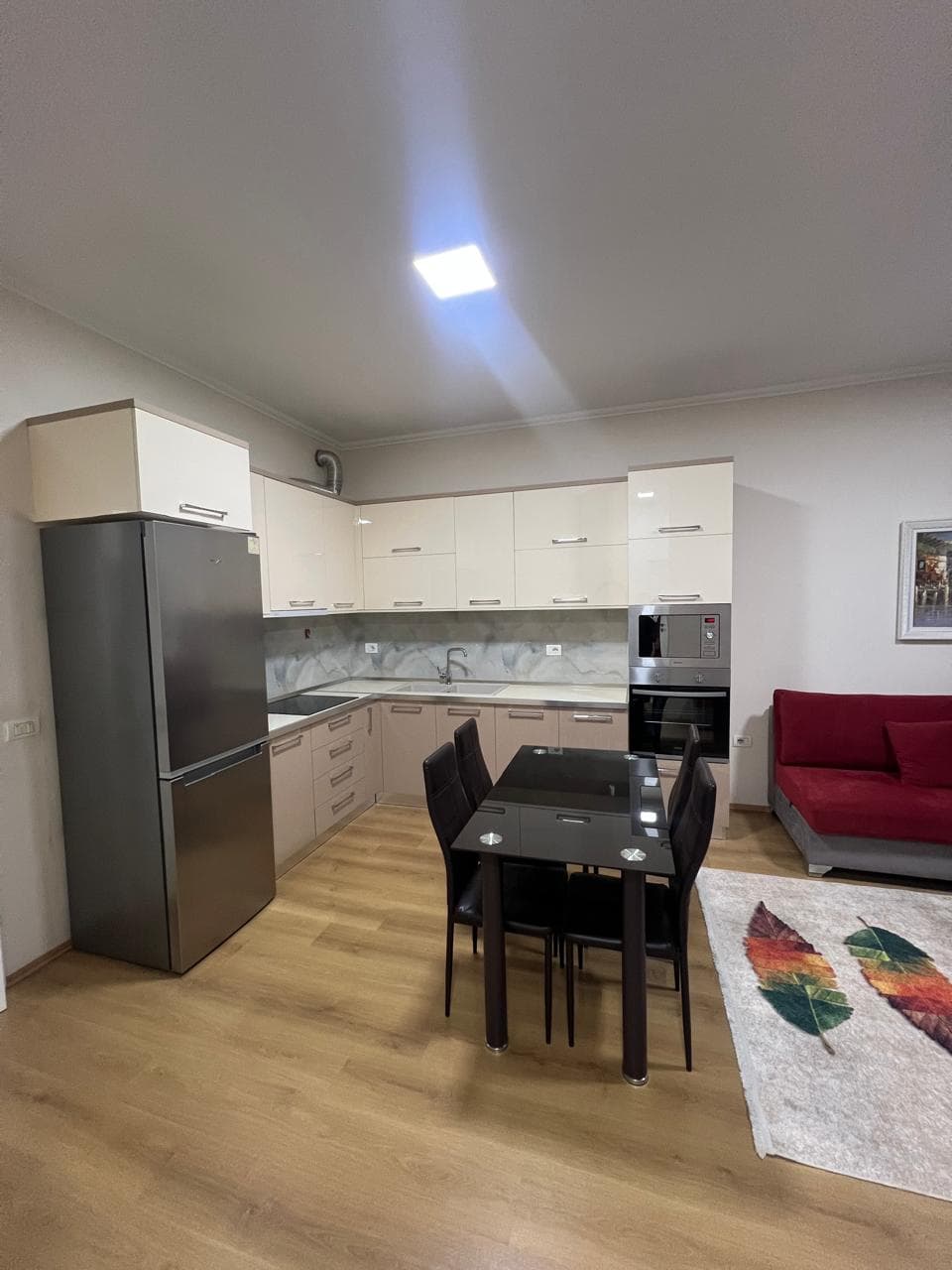 Apartament 2+1 pe qira te Fusha Aviacionit ! 2
