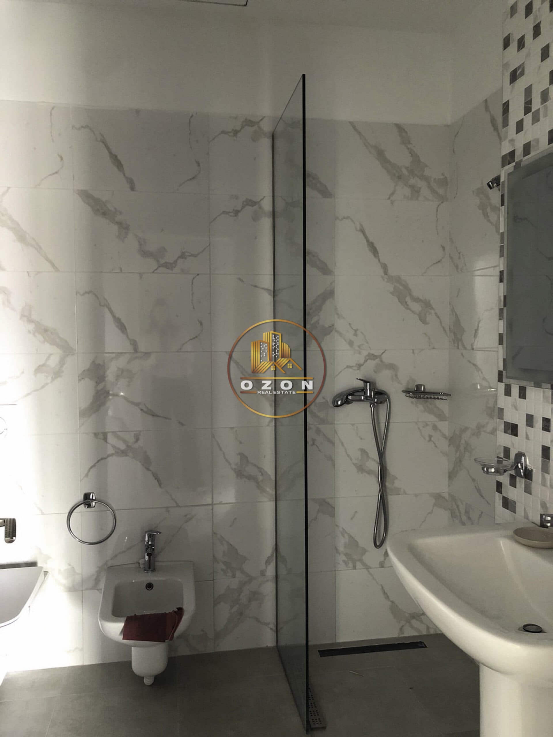 JEPET ME QERA APARTAMENT 2+1 PER BANIM/BIZNES ,FABRIKA E MIELLIT !