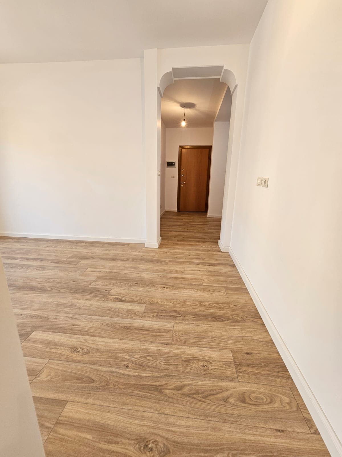 Apartament 1+1 për shitje , në rrugë kryesore tek Shkolla e Baletit! 2