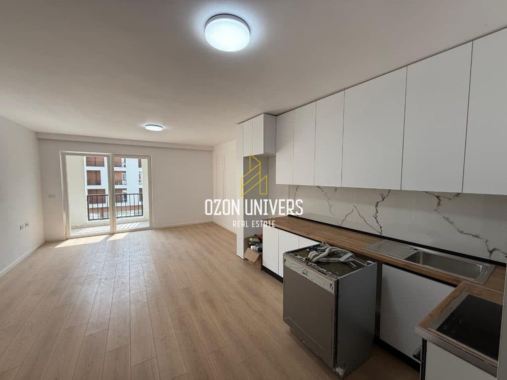 Apartament 2+1+2 për Qira tek Rruga e Qelqit, Kombinat!