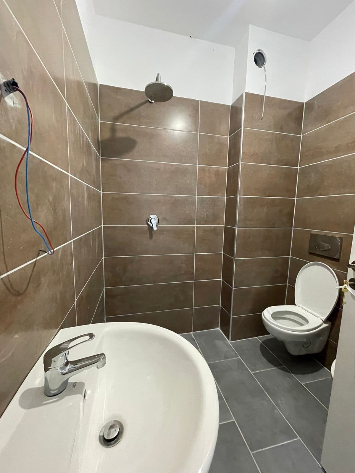 JEPET APARTAMENT ME QIRA 1+1 PRANE 2 LUANEVE, DAJT! 3