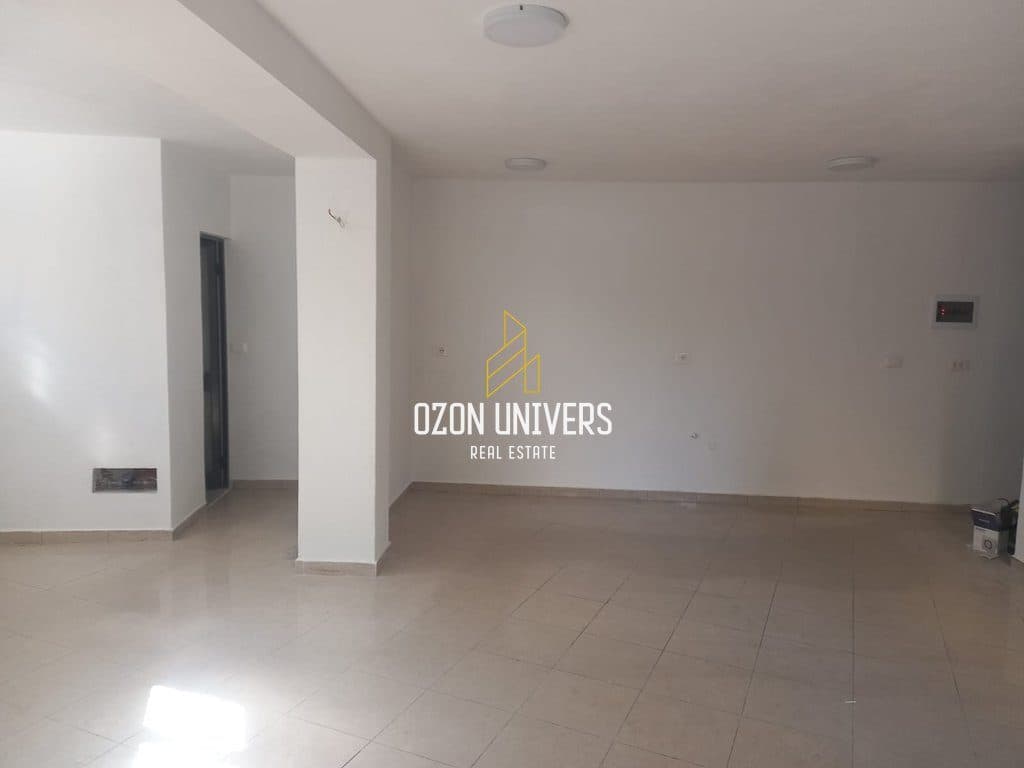 Ambient biznesi për qira, buzë rruge në Ali Dem! 4