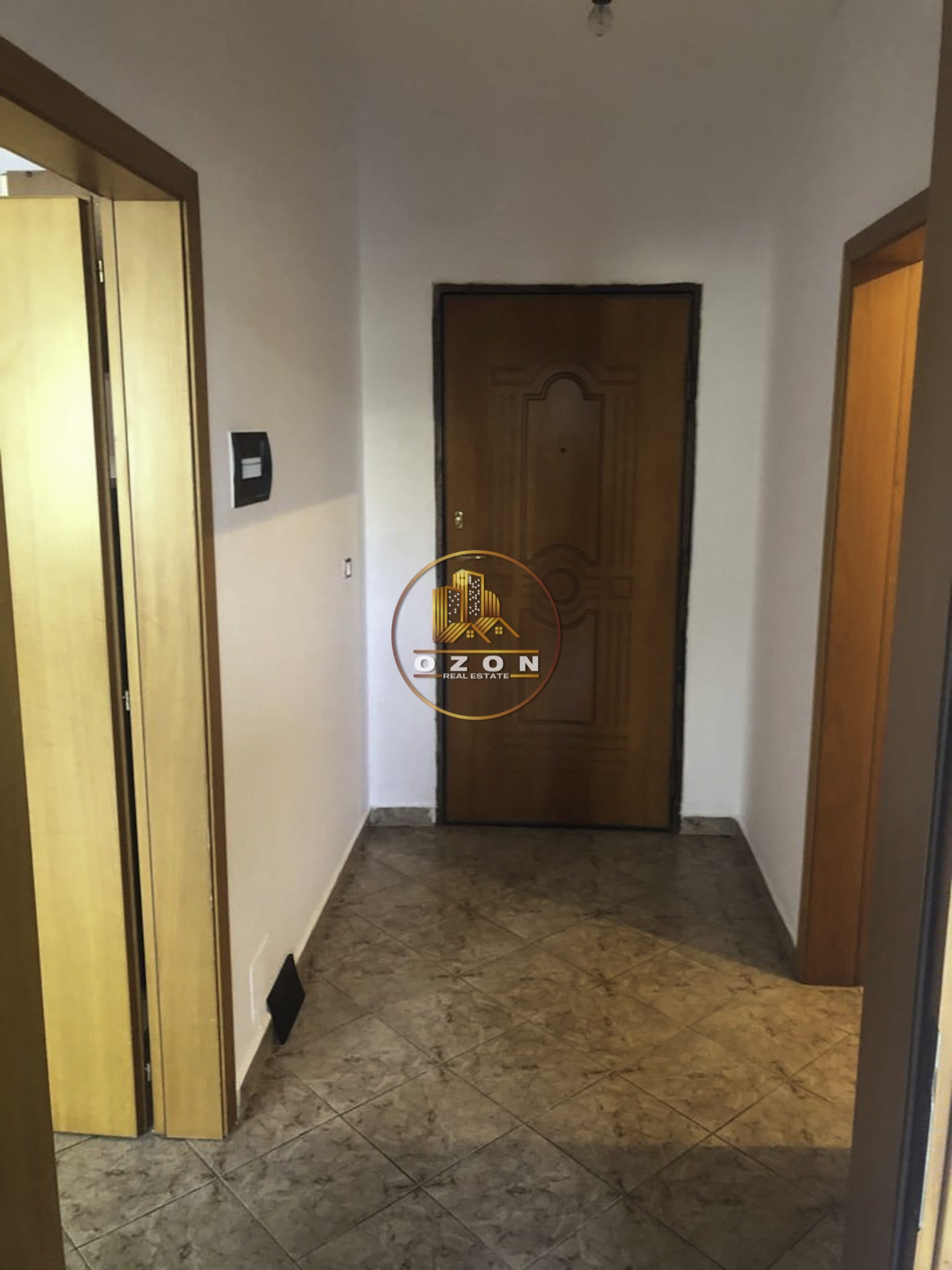 Apartament 2+1+2 me qera per banim/zyra.Adresa : 21 Dhjetori