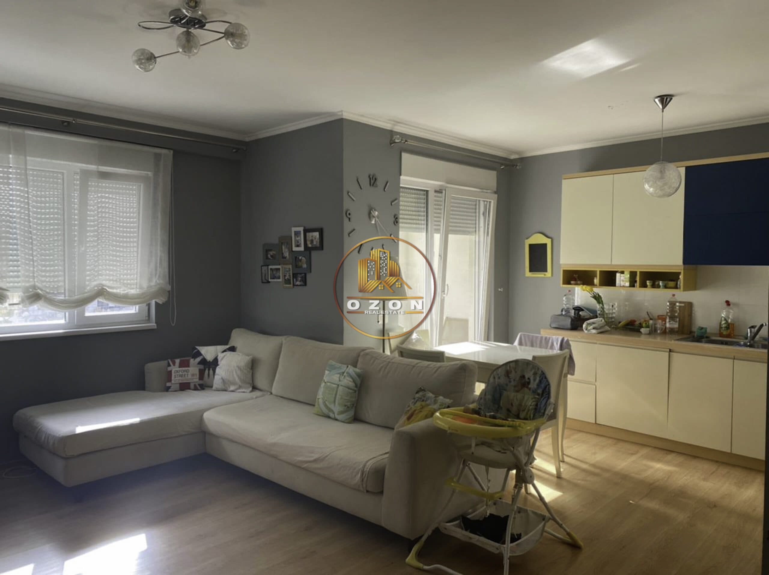 JEPET ME QERA APARTAMENT 2+1 .ADRESA : KOMPLEKSI KONTAKT !
