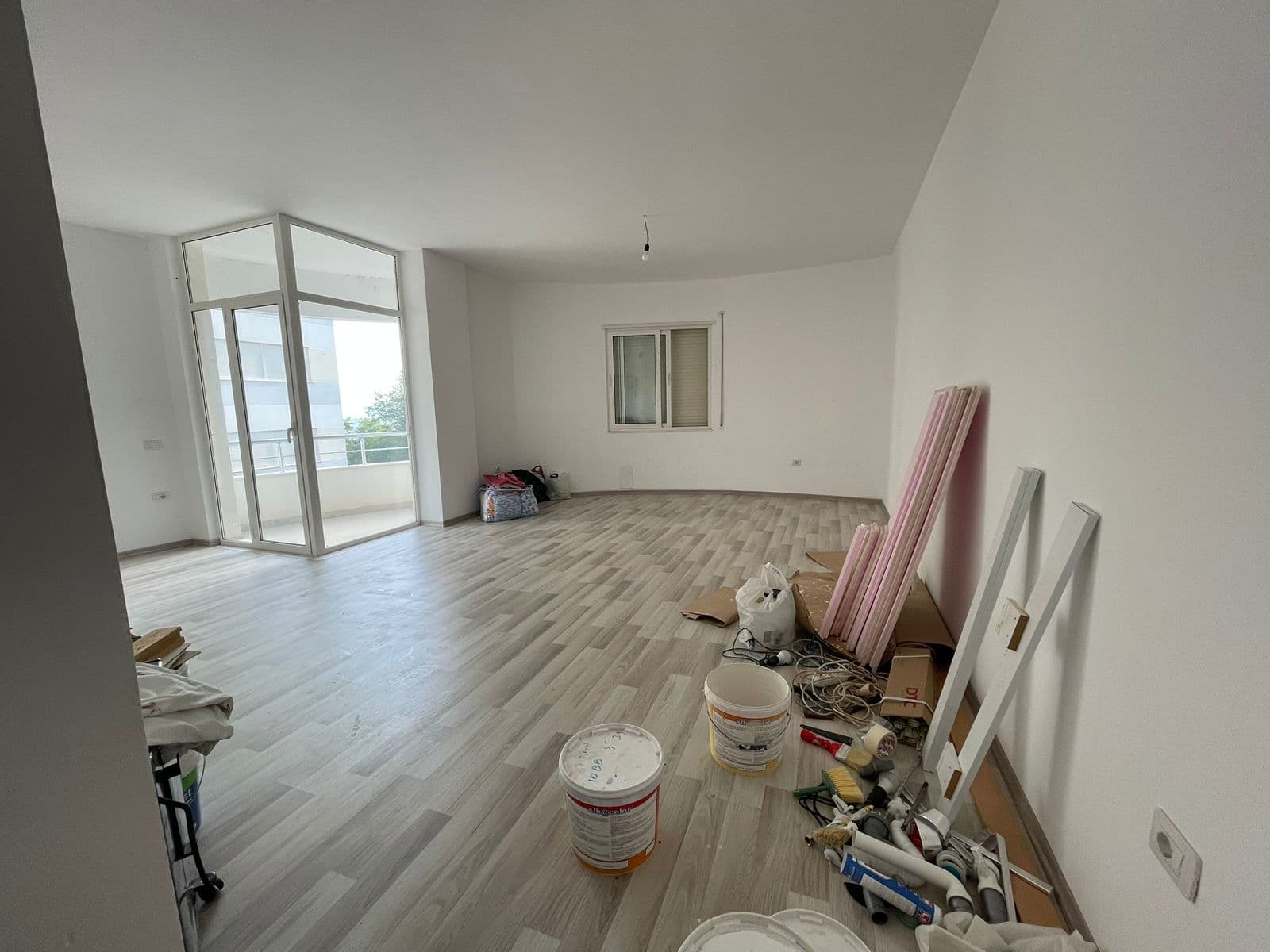 JEPET APARTAMENT ME QIRA 1+1 PRANE 2 LUANEVE, DAJT! 2