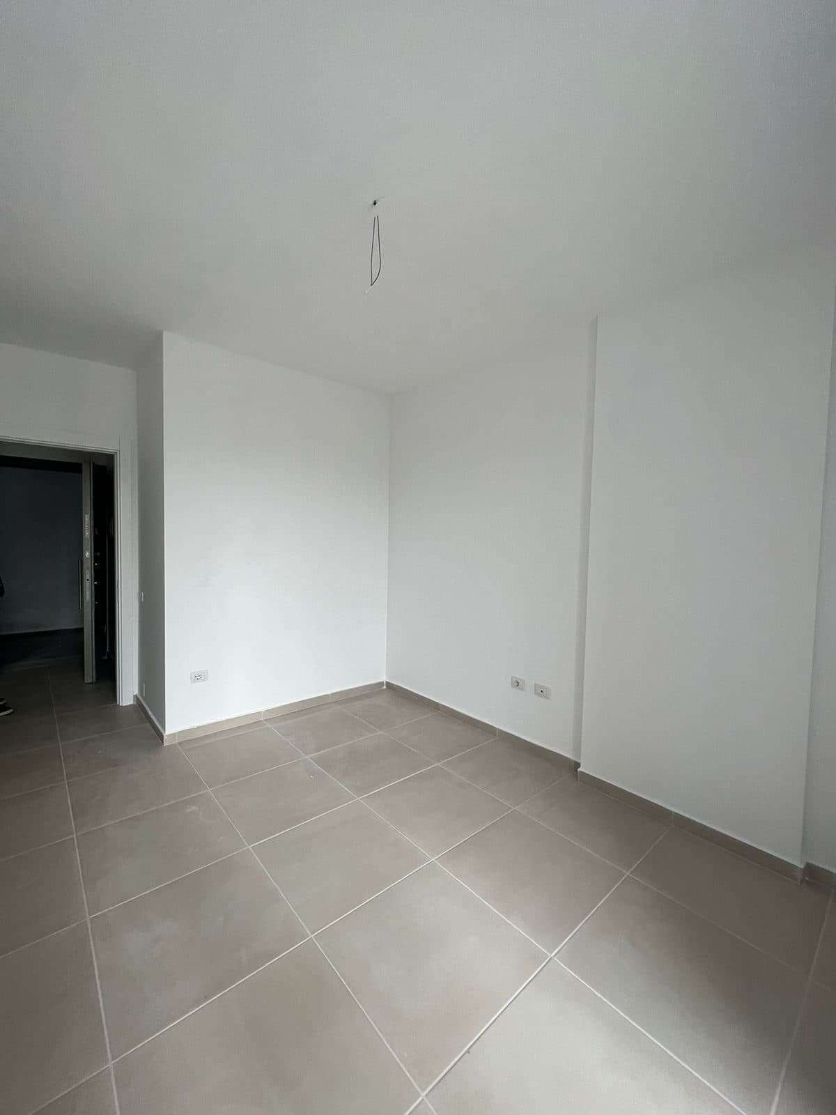 JEPET APARTAMENT 1+1 ME QIRA, TEK KOMPLEKSI ASL, RRUGA KONGRESI MANASTIRIT! 2