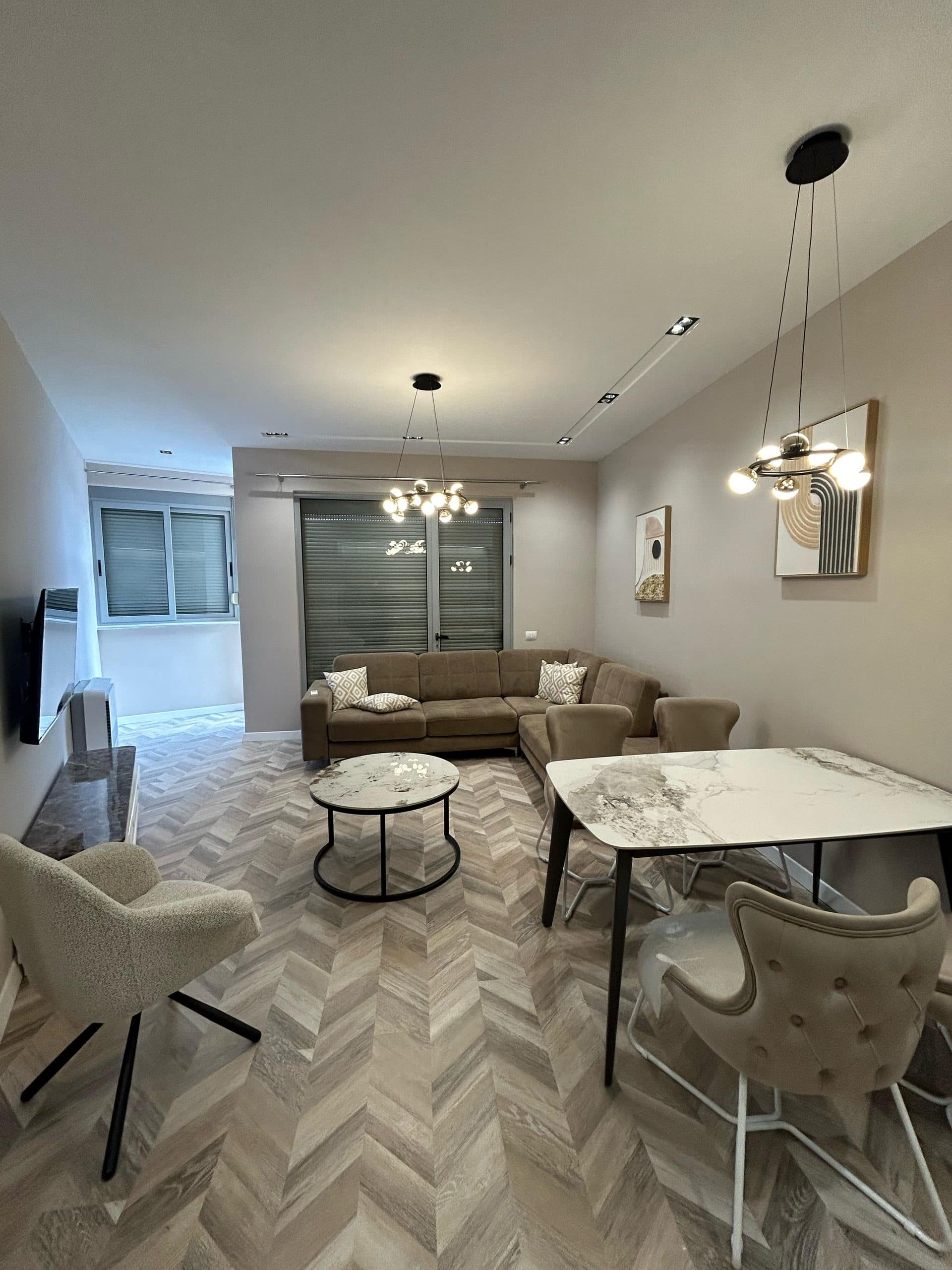 Apartament per qira në Qendër ! 2
