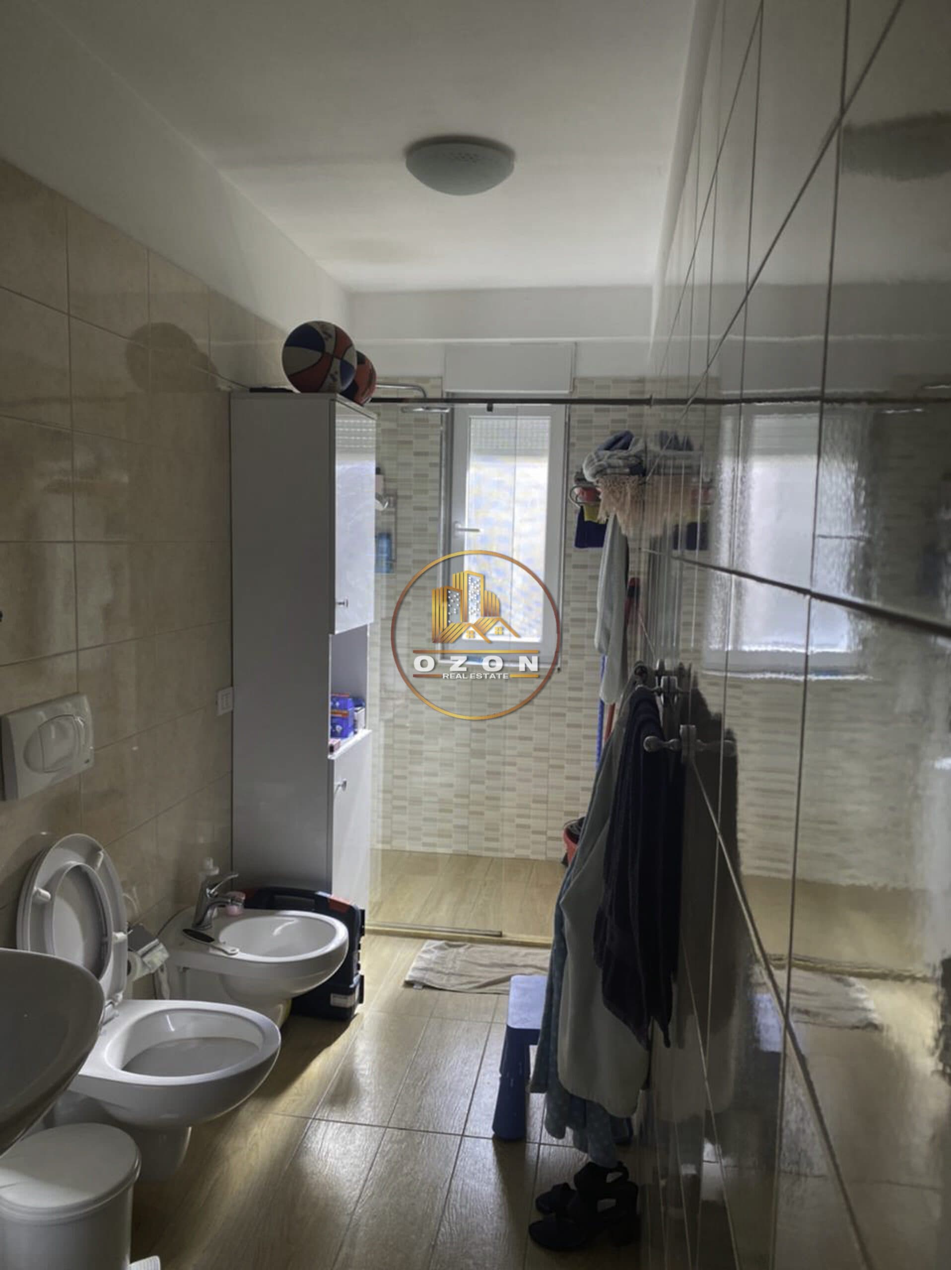 JEPET ME QERA APARTAMENT 2+1 .ADRESA : KOMPLEKSI KONTAKT !