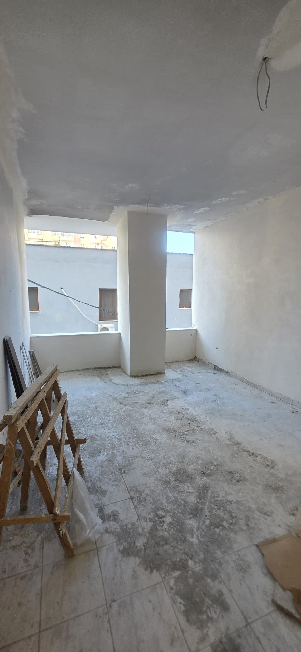 Ambient Biznesi në shitje, tek Rrota e Kuqe Durrës!